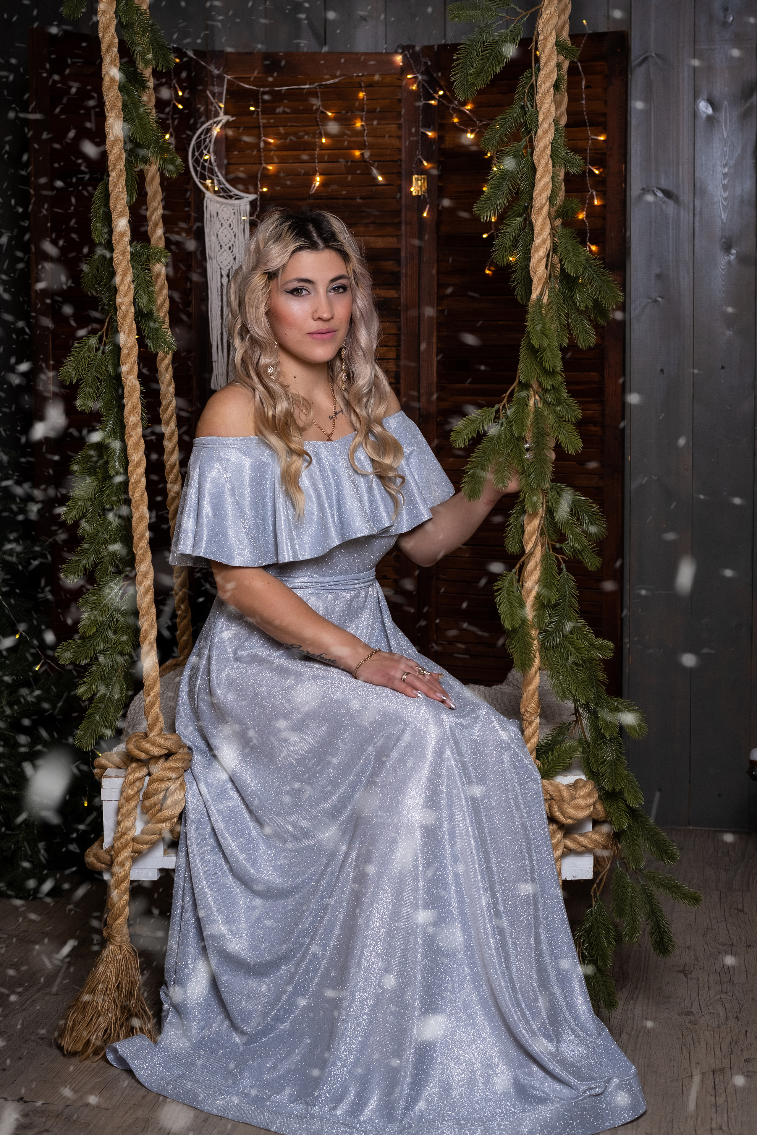 Праздничная фотосессия в студии в зале с нежными тонами. КОНТЕНТ | БРЕНД фотограф Санкт-Петербург — Жанна Олтаржевская