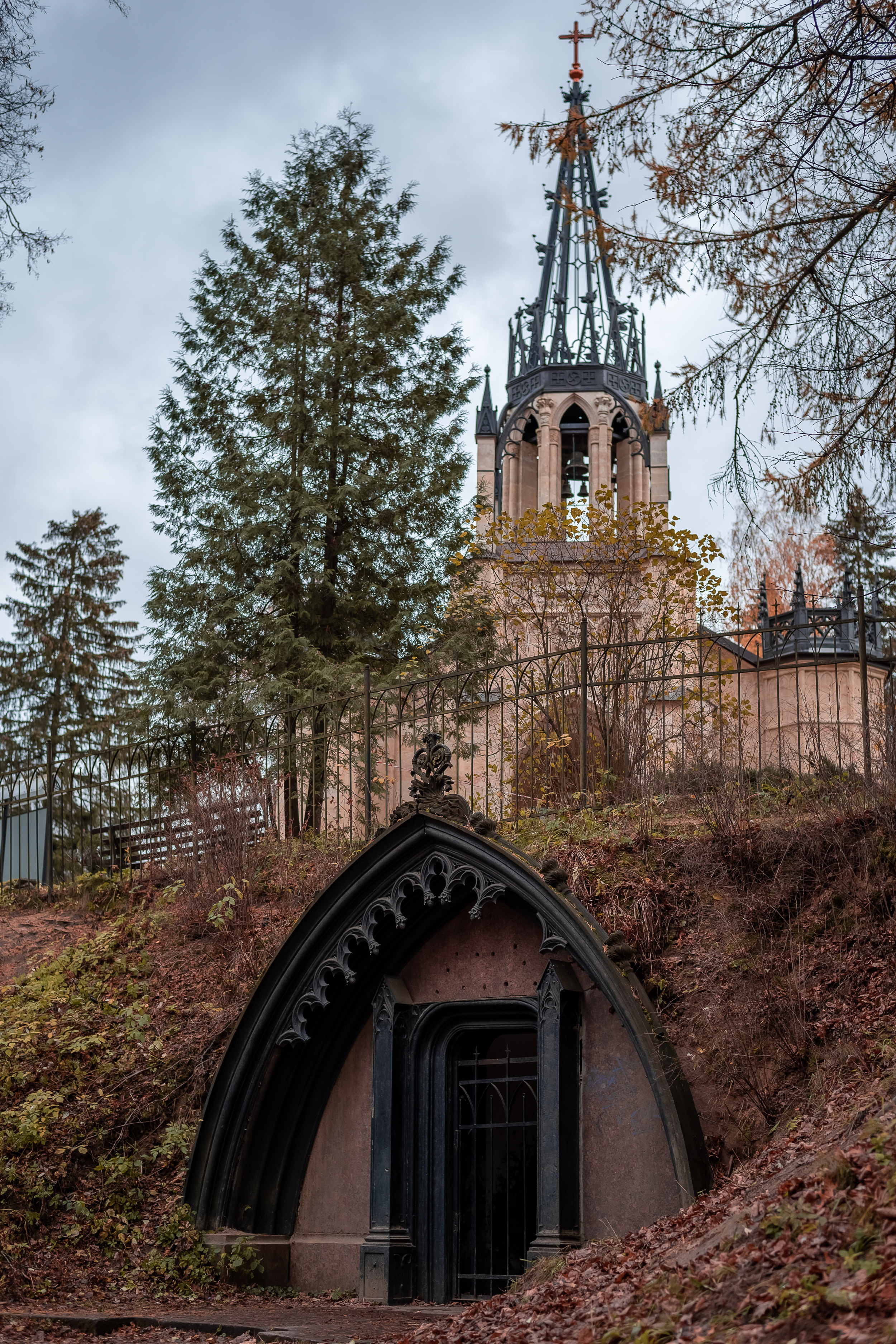 Фотосессия в Шуваловском парке возле лютеранской церкви и водоема. КОНТЕНТ |БРЕНД фотограф Санкт-Петербург — Жанна Олтаржевская