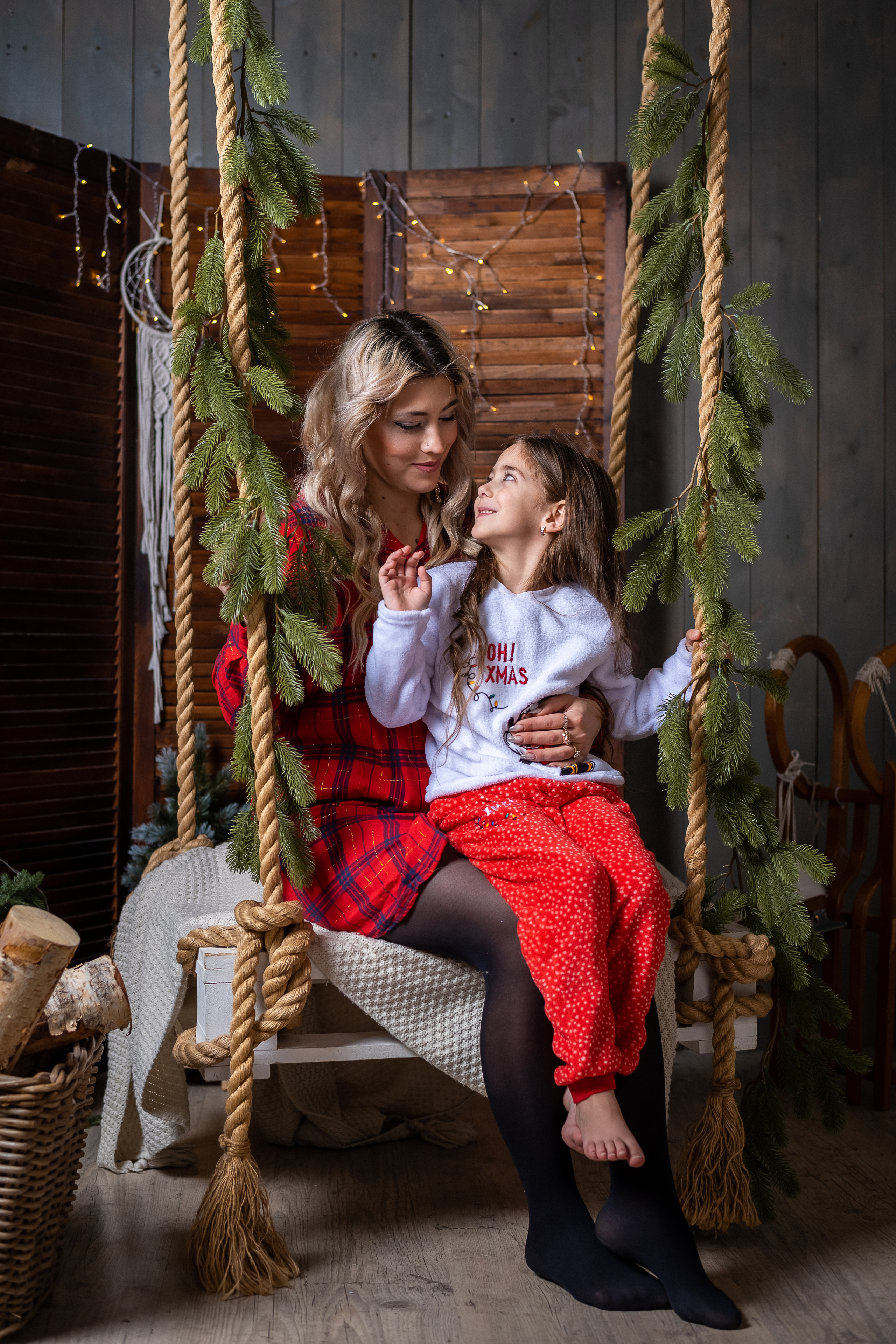 Праздничная фотосессия в студии в зале с нежными тонами. КОНТЕНТ | БРЕНД фотограф Санкт-Петербург — Жанна Олтаржевская