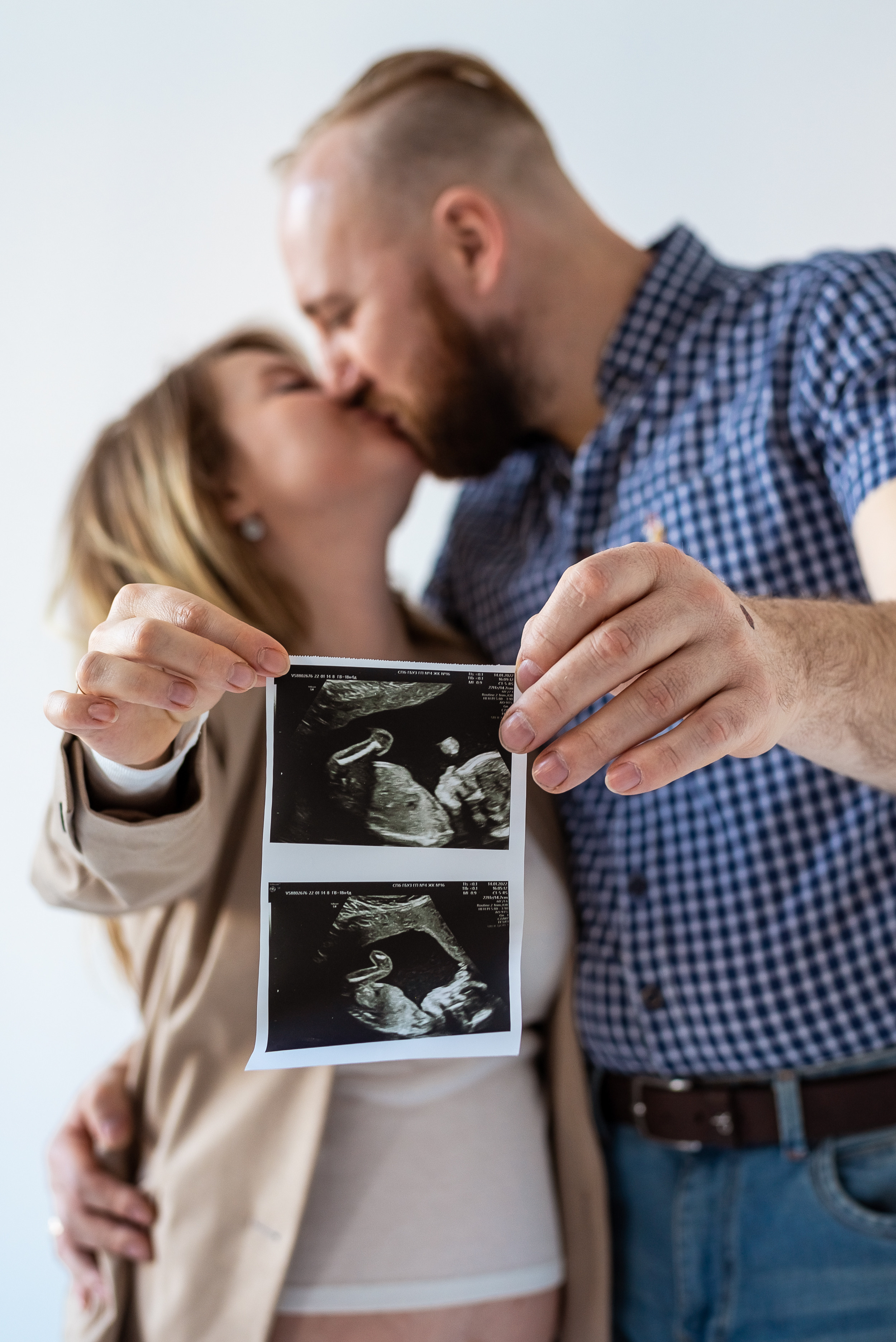 Фотографии беременной девушки в студии. КОНТЕНТ |БРЕНД фотограф Санкт-Петербург — Жанна Олтаржевская