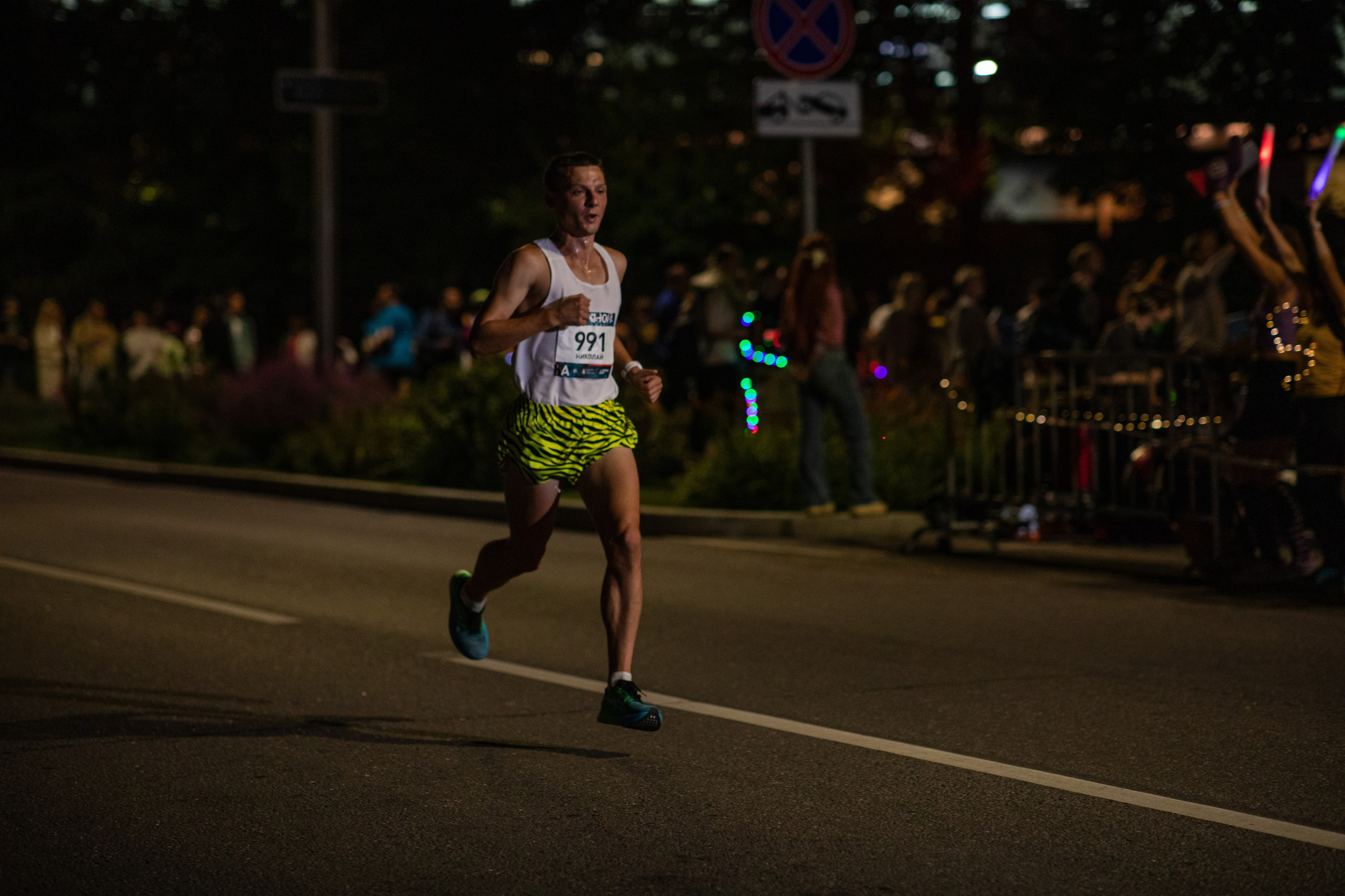 Ночной забег в ленте фотографий бегунов 03.08.24. Фотограф Сергей Ловкий