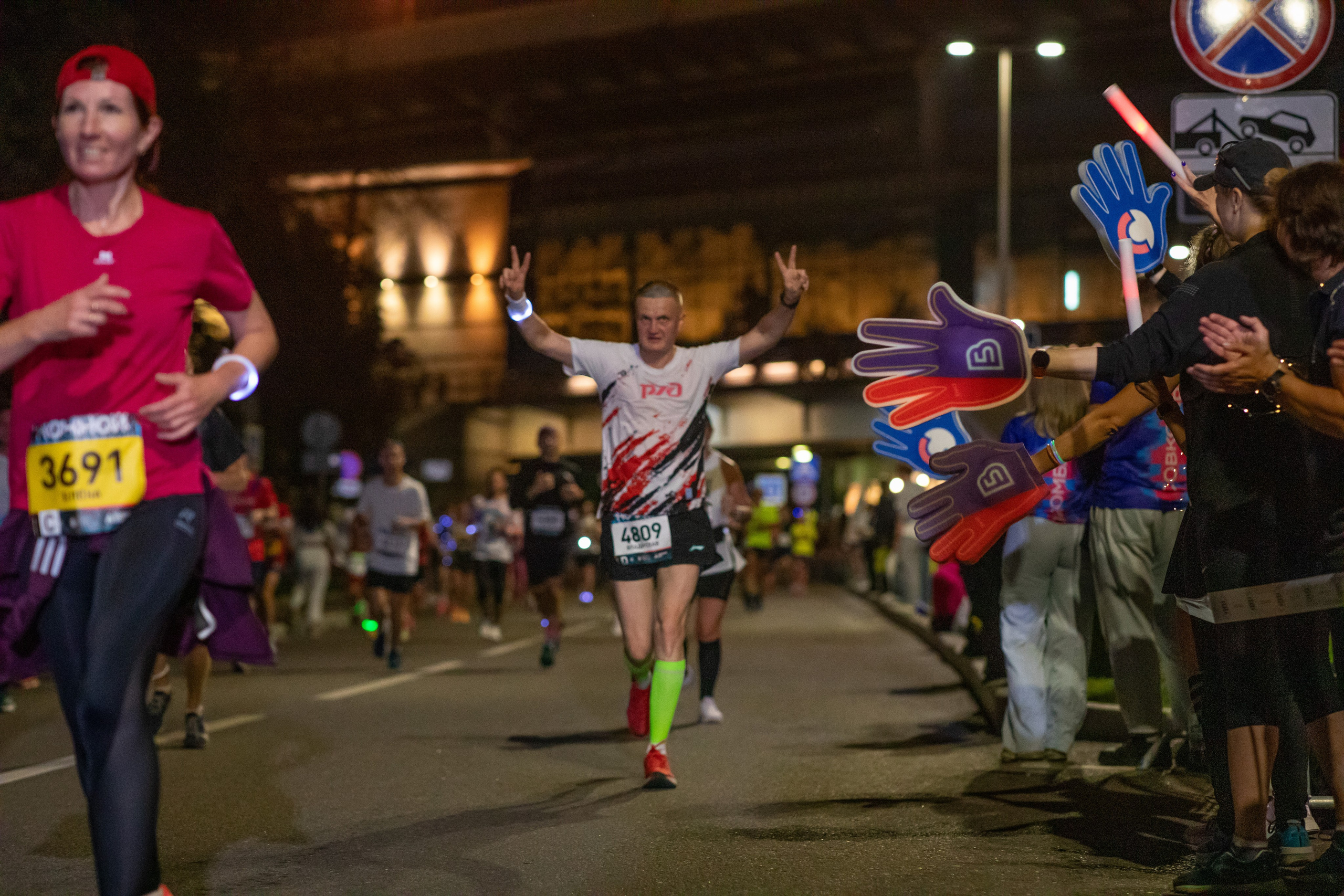 Самая крутая поддержка Ночного забега от 5 вёрст 03.08.24. Фотограф Сергей Ловкий