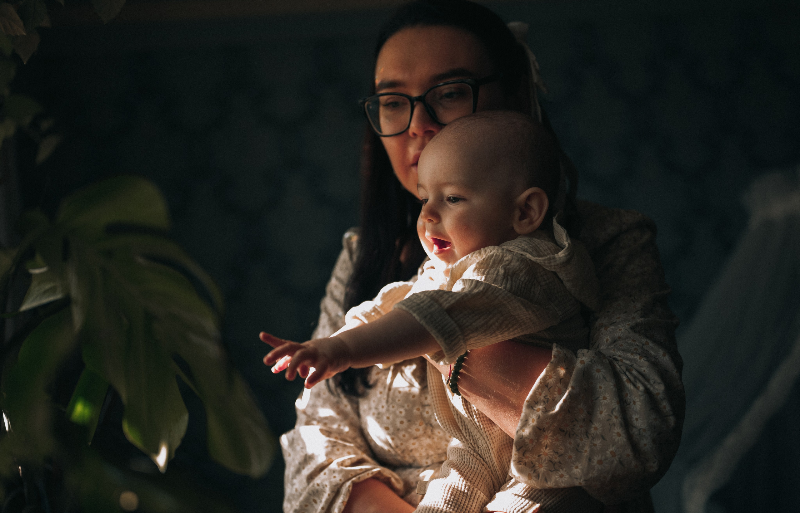 Утро мамы и малыша. Дарья и Евсей. Семейный фотограф в Москве Дарья Пузикова