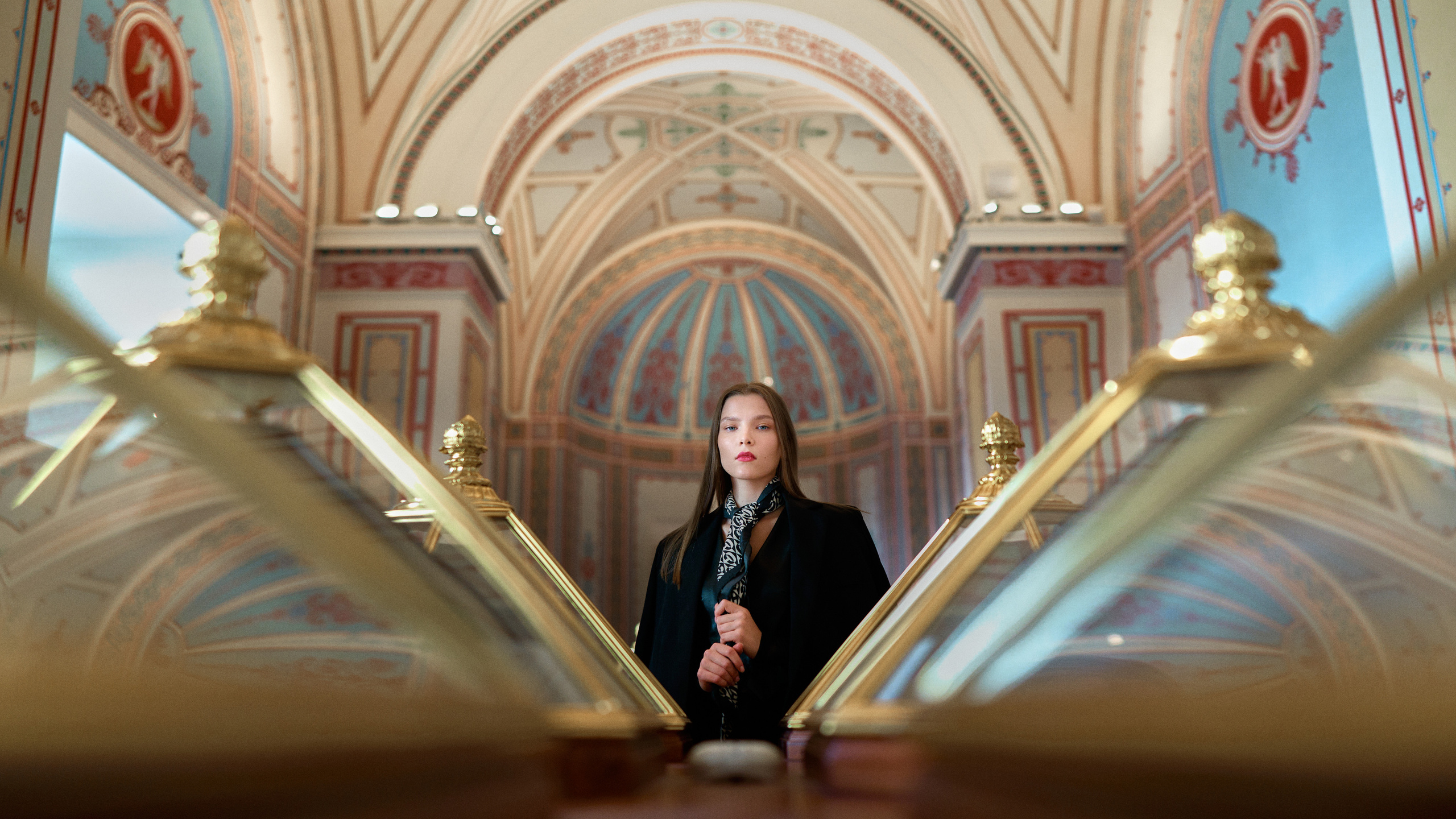 Музей — фотосессия в Эрмитаже и доме Зингера, портретная съёмка, фотограф Сергей Горшенин, Санкт-Петербург. Сергей Горшенин — профессиональный фотограф