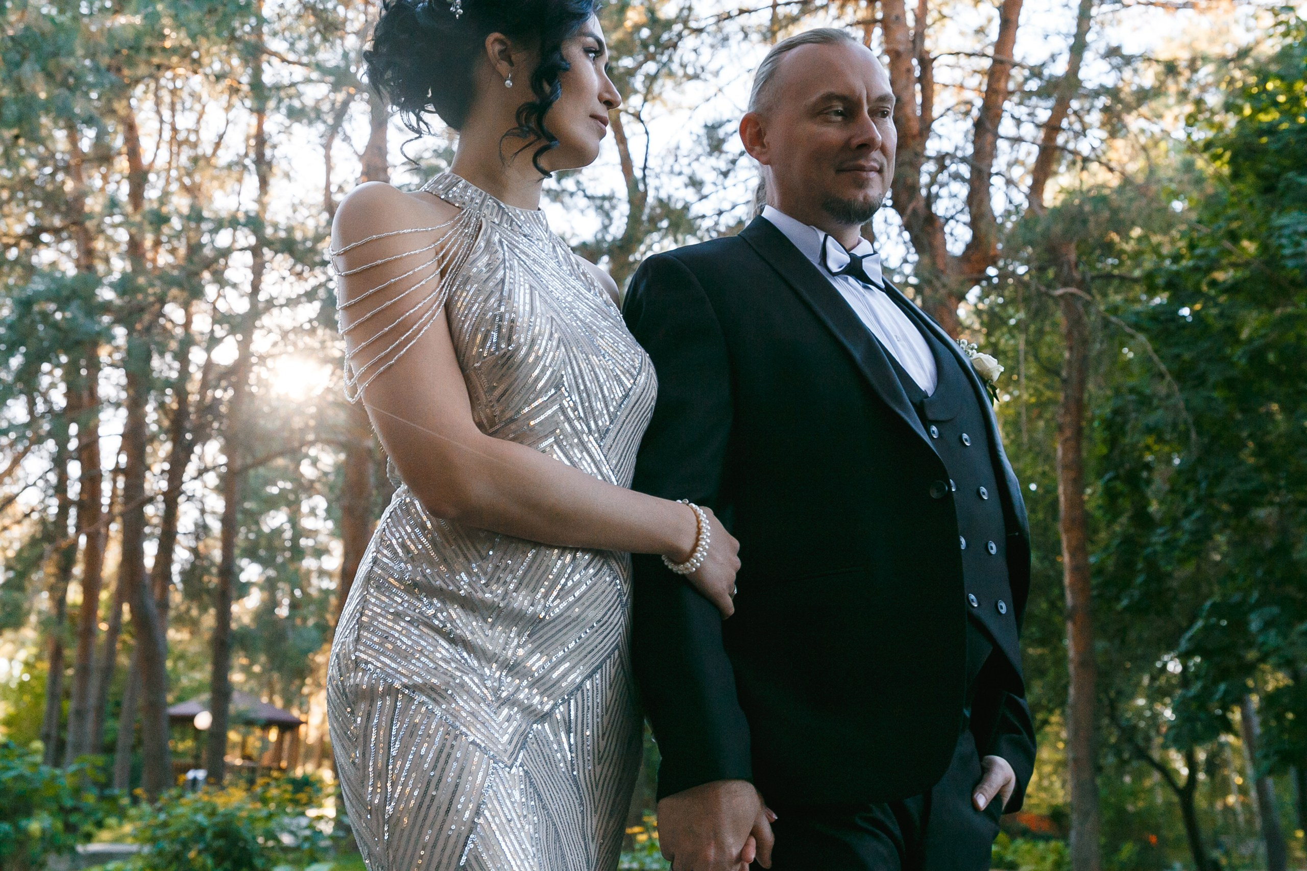 Ксения и Александр: поженились и погуляли в парке санатория Горная поляна. Событийный фотограф Максим Бескоровайновнов