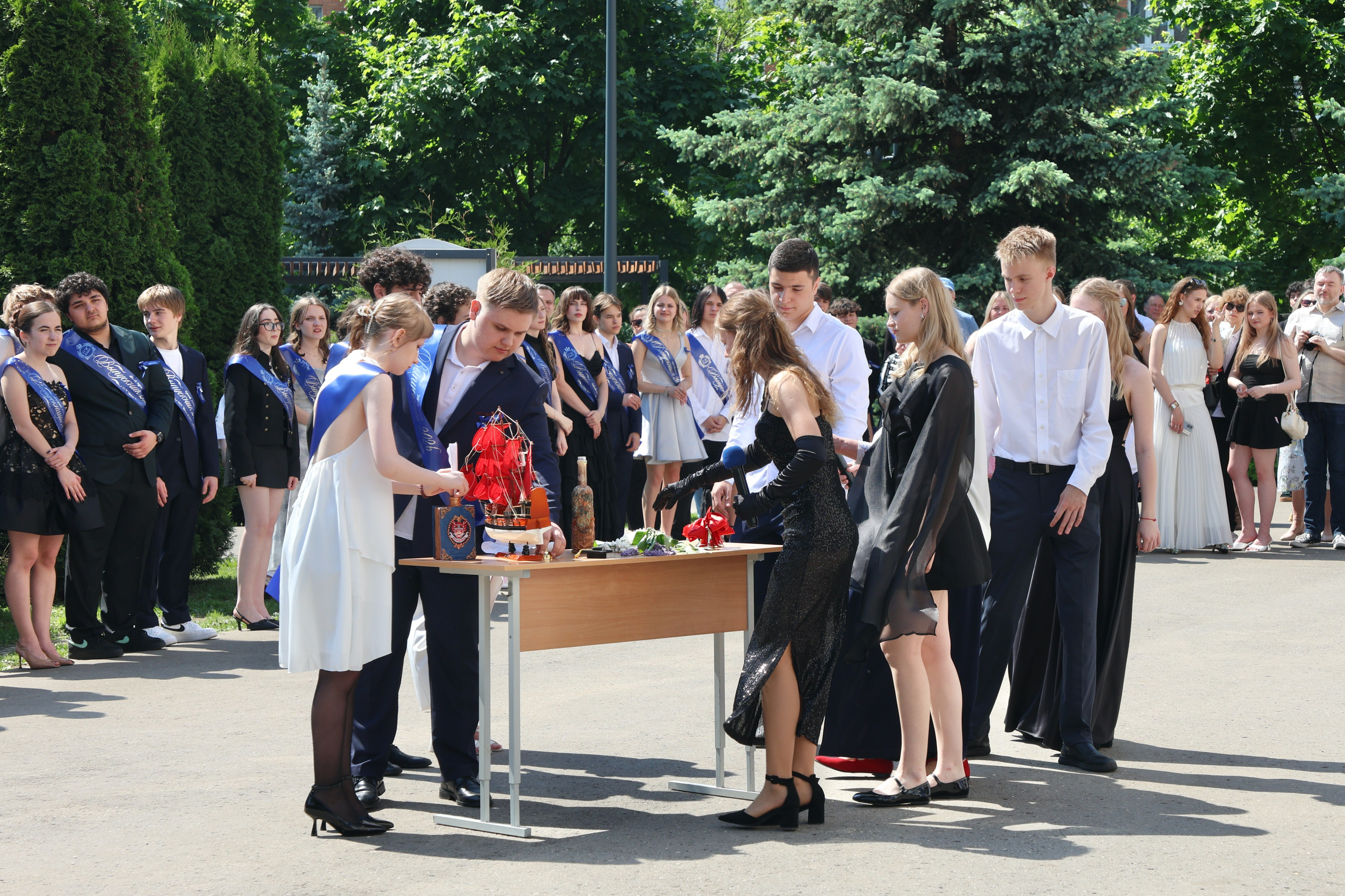 Выпускной в жизнь. Школьные выпускные альбомы в Москве Марина Николаева