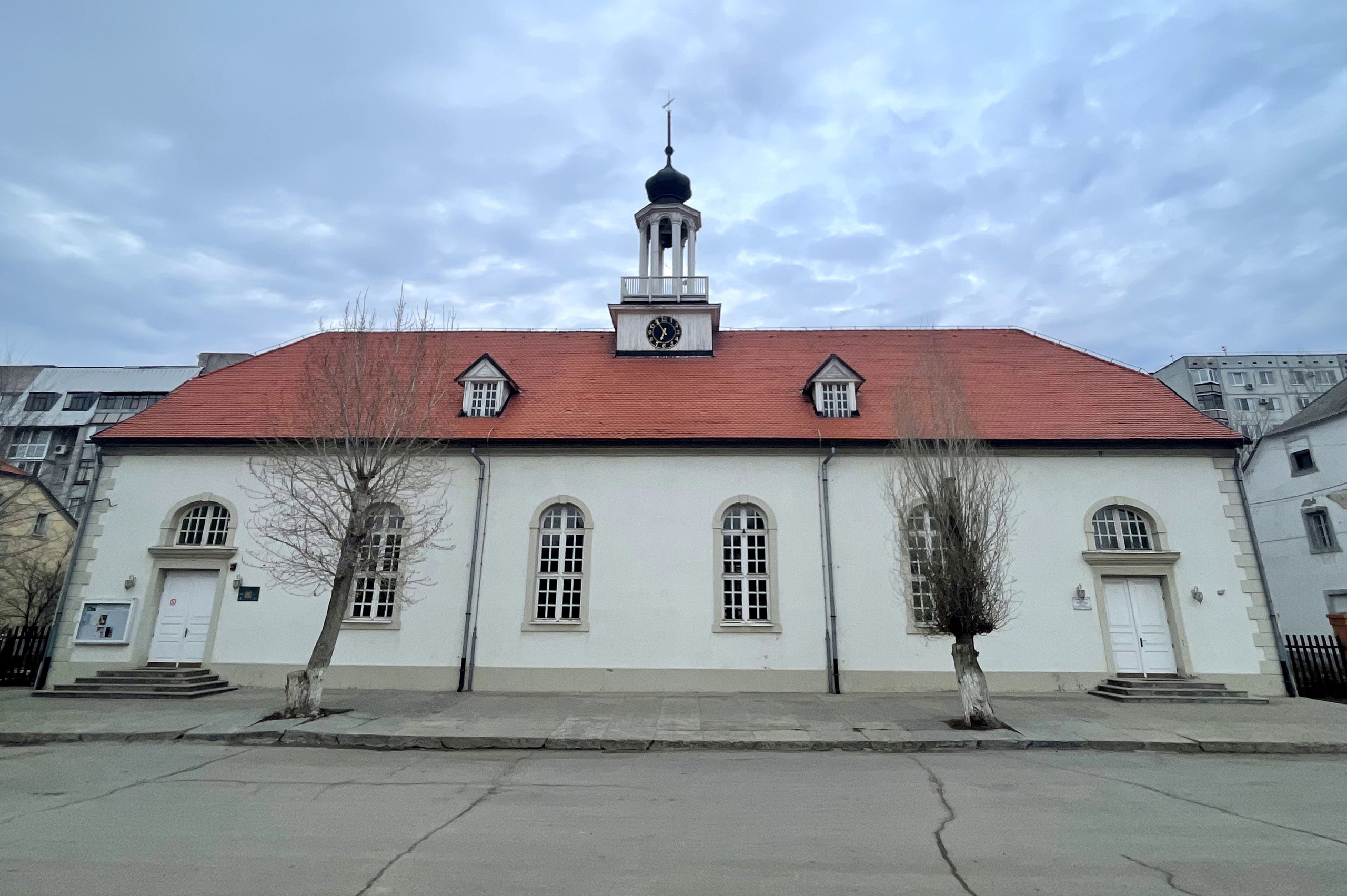 20 092 Здание европейский стиль. Католическая кирха. ВИЗУАЛЬНЫЕ И ЗВУКОВЫЕ РЕШЕНИЯ ДЛЯ БИЗНЕСА И СЪЁМОК ТЕЛЕТЕЛА