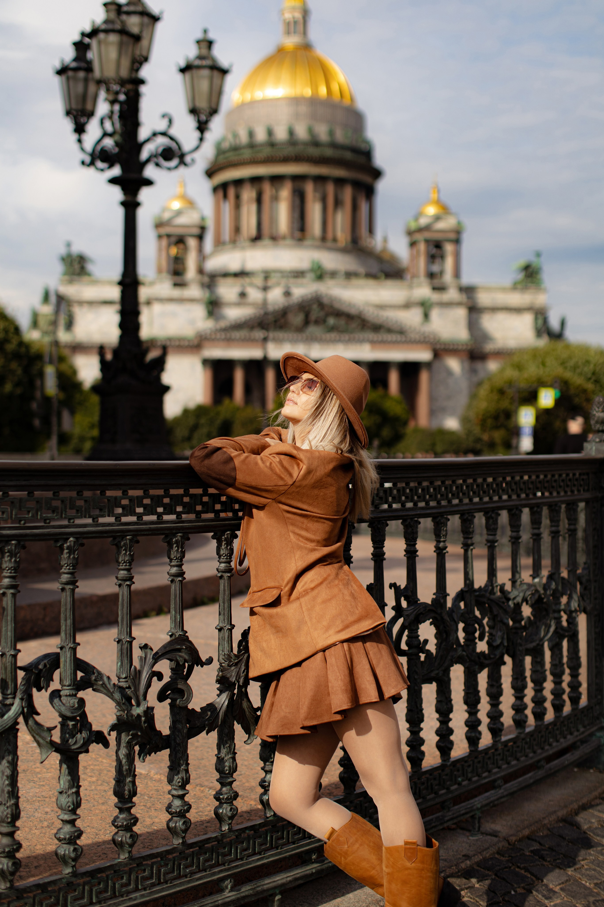 Фотосессия в Питере на фоне Исаакиевского собора летом