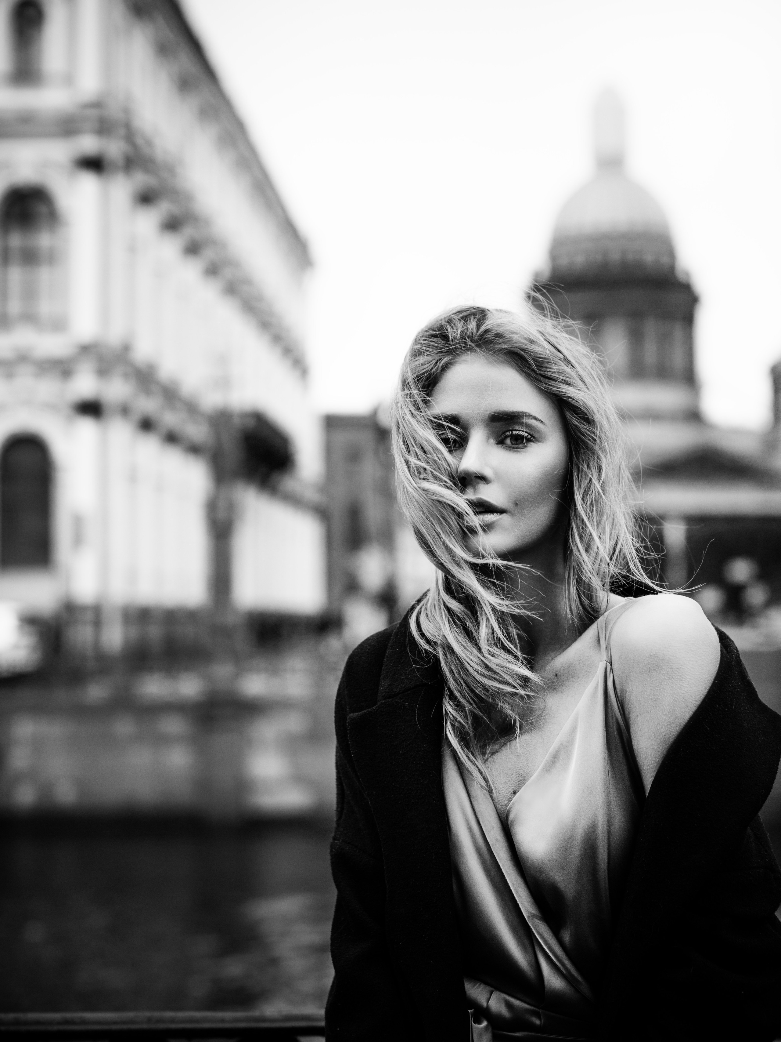 Женский портретный фотограф в студии в СПб