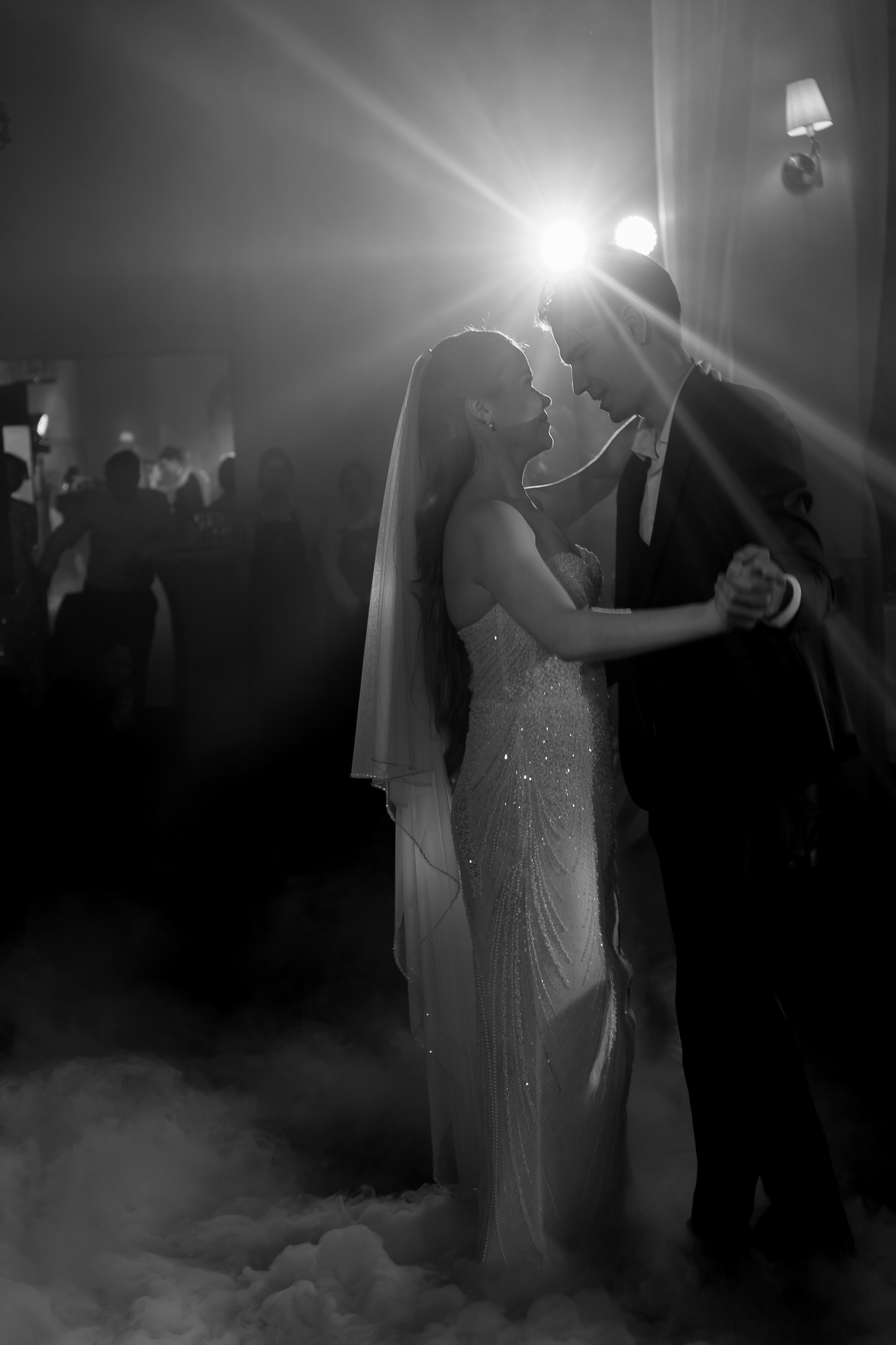 ПЕРВЫЙ ТАНЕЦ МОЛОДЫХ НА БАНКЕТЕ. ТРОГАТЕЛЬНЫЙ МОМЕНТ (СНЯТО В СИБИРЕ В НИЖНЕВАРТОВСКЕ). Профессиональный фотограф, Санкт-Петербург — Виктория Богомолова
