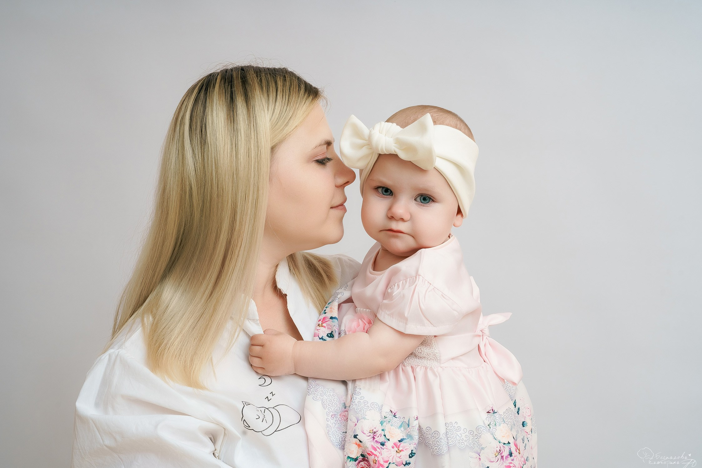 Семейные на бумажном фоне. Фотограф новорожденных в г. Павлово Беспалова Екатерина