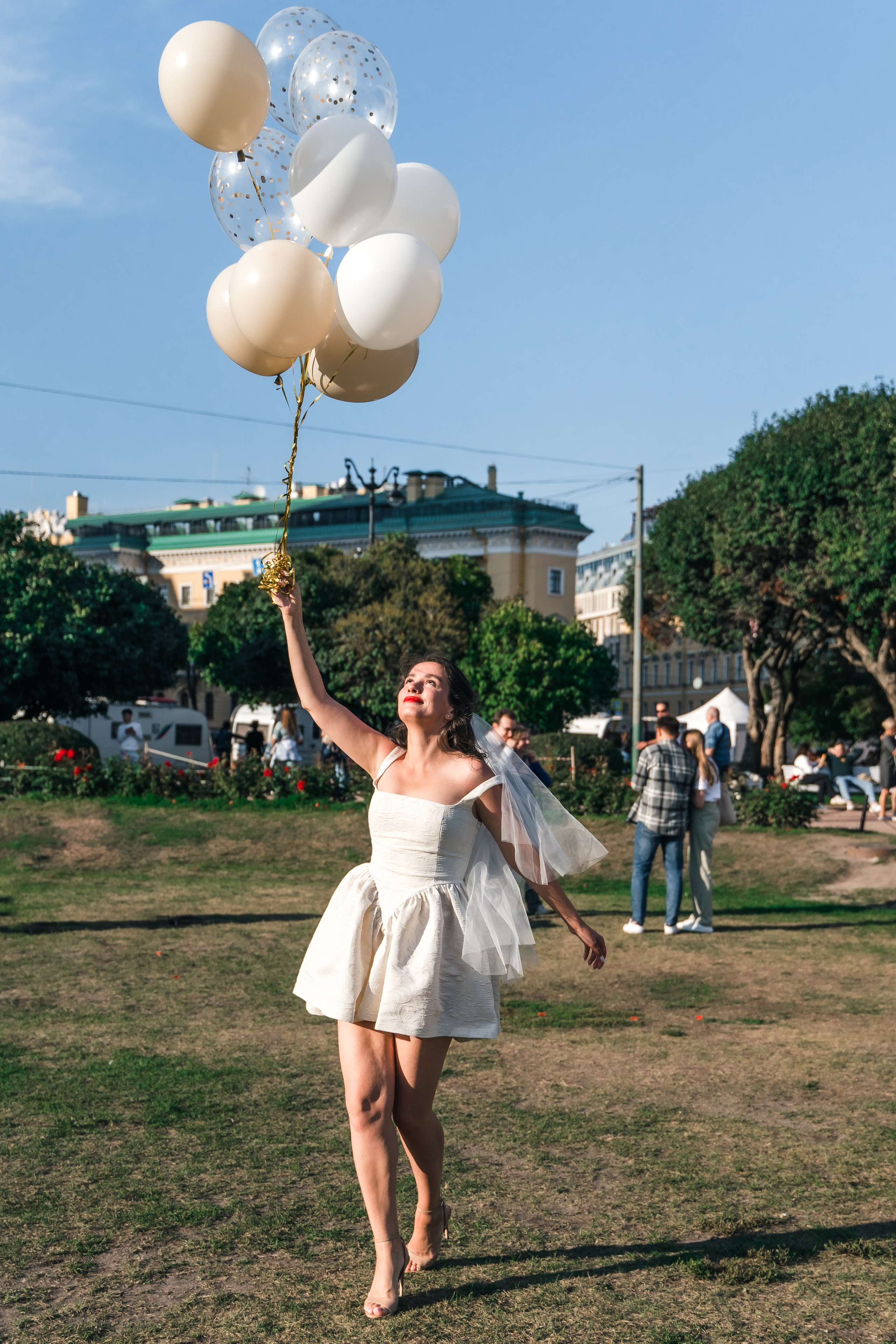 Фотосъемка девичника, встреча девушек, веселые женские портреты