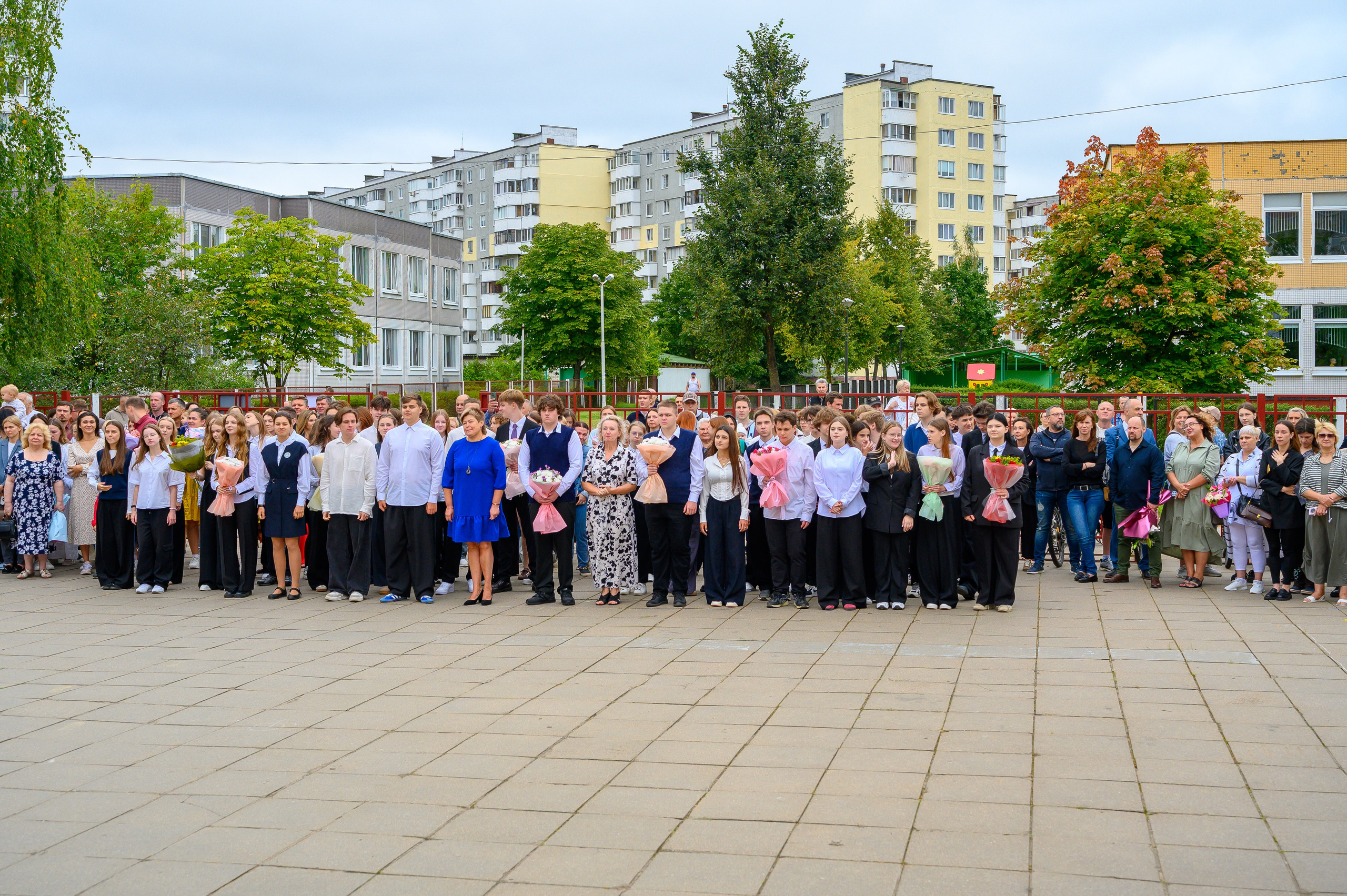 Вот звучит первый звонок, перед этим долгое приготовление к новому этапу в жизни, Яромир идет в школу. Фотоуслуги, услуги фотографа, фотографирование важных событий