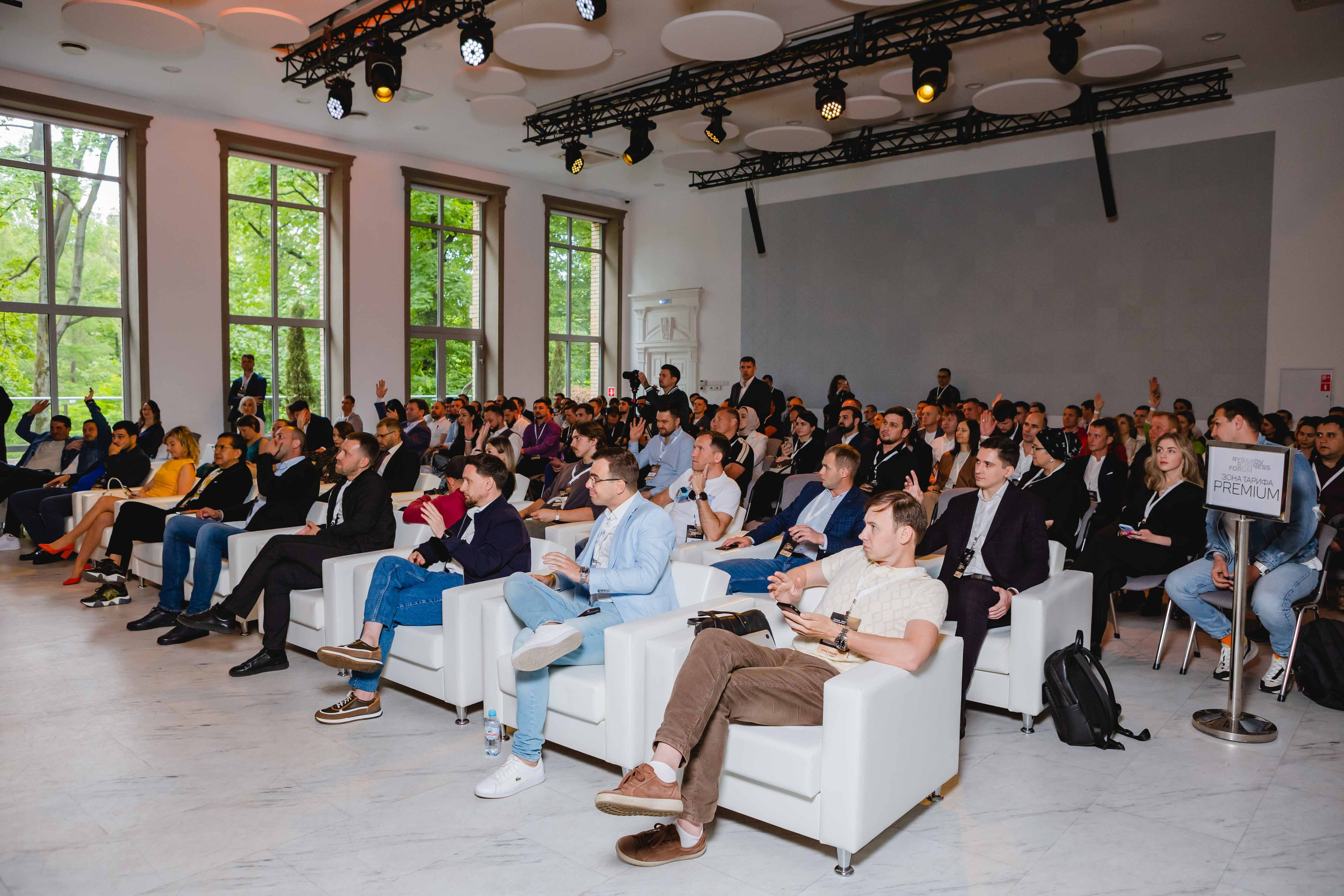 Ивенты и Конференции. Сайт с красивыми фотографиями и людьми