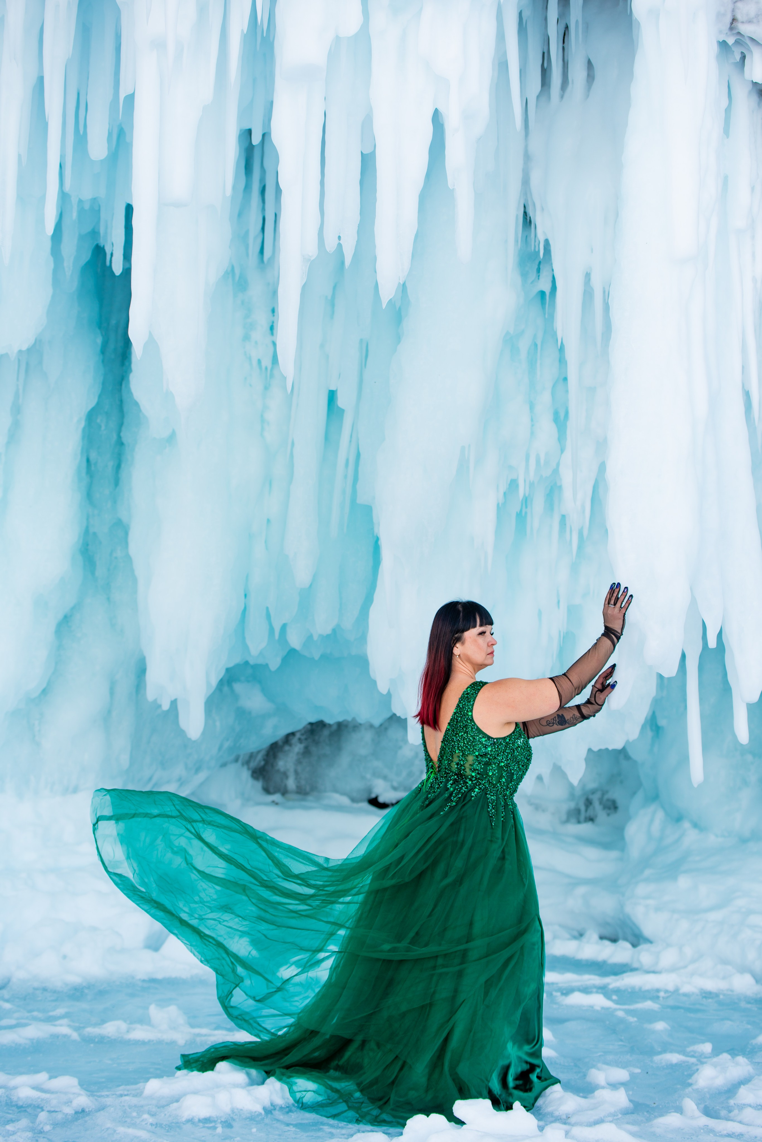 Платье изумрудное фатиновое до 54 рра. Туры на Байкал с фотографом под ключ. Фотосессии на Ольхоне