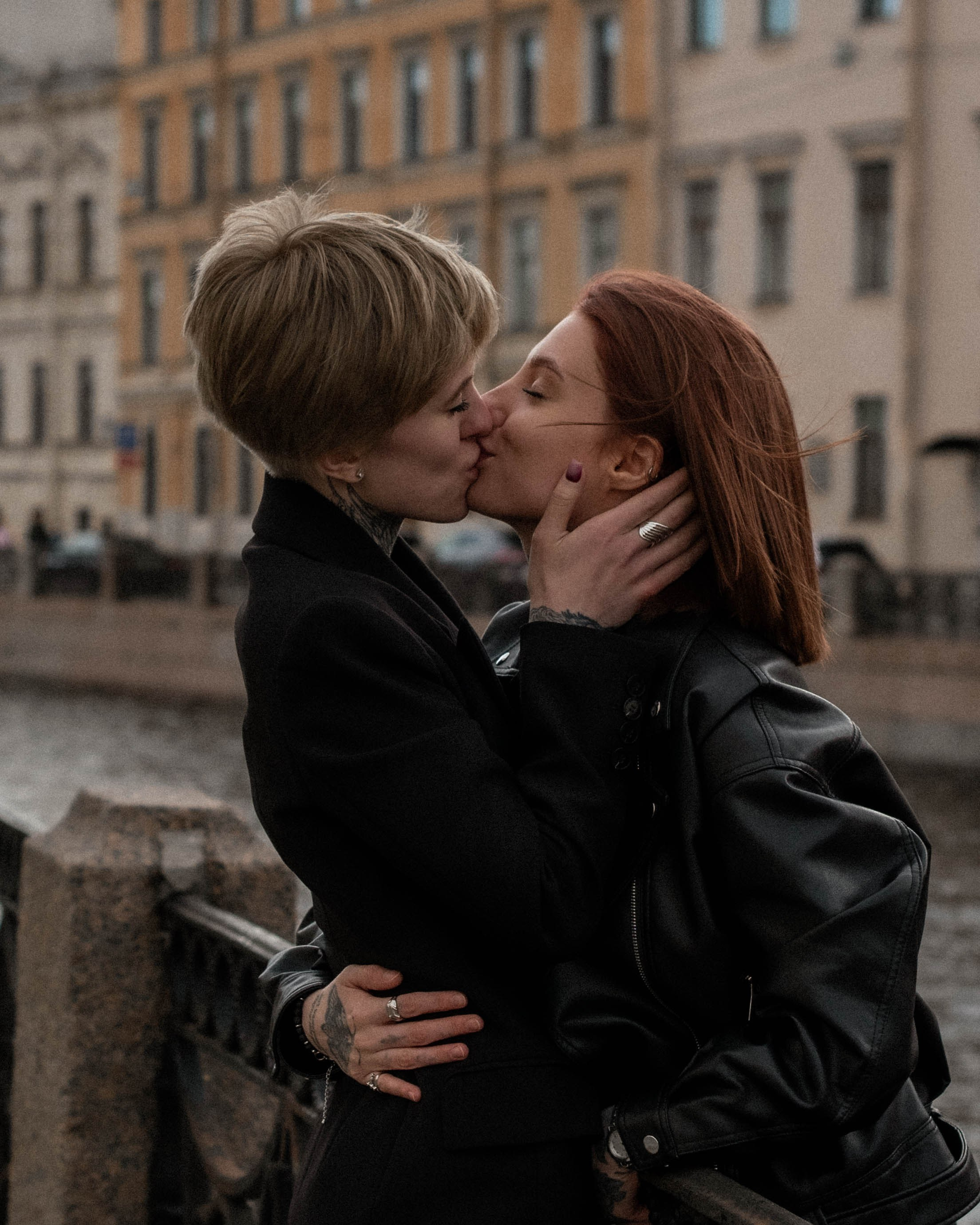 Настя и крис. Женский фотограф. Создатель украшений ручной работы. Модель