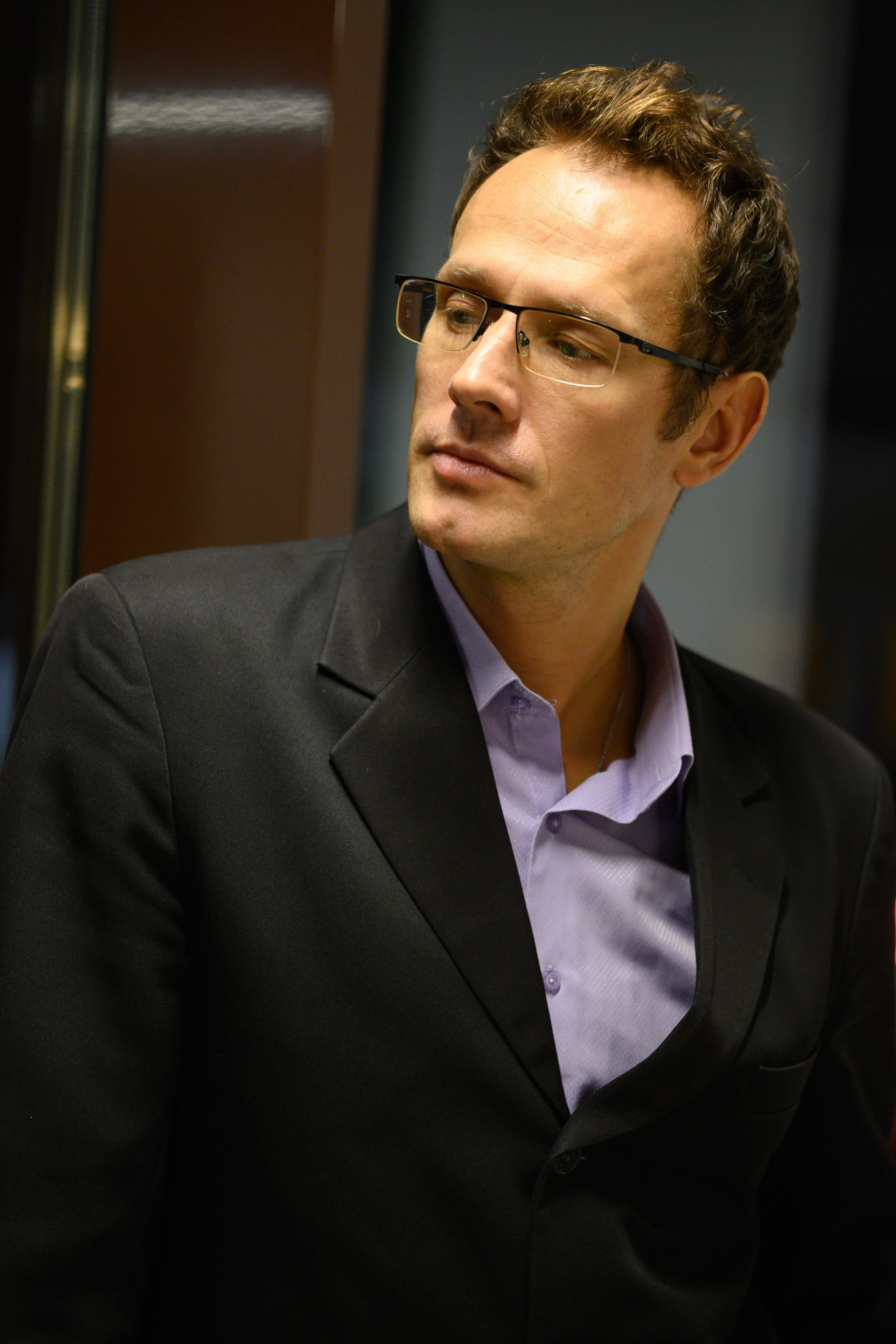 1.Крупный план. Лицо к свету, диагональ