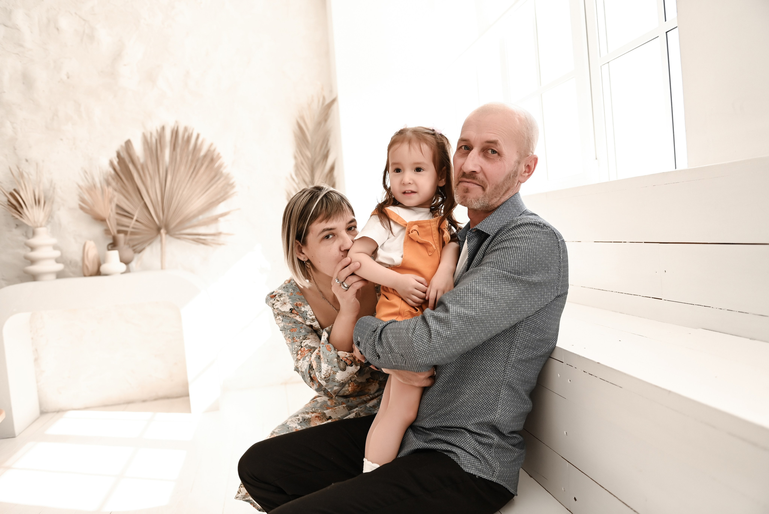 Семейная студийная  фотосессия 2. Свадебный, семейный, детский, контент фотограф в Омске Максим Ильин