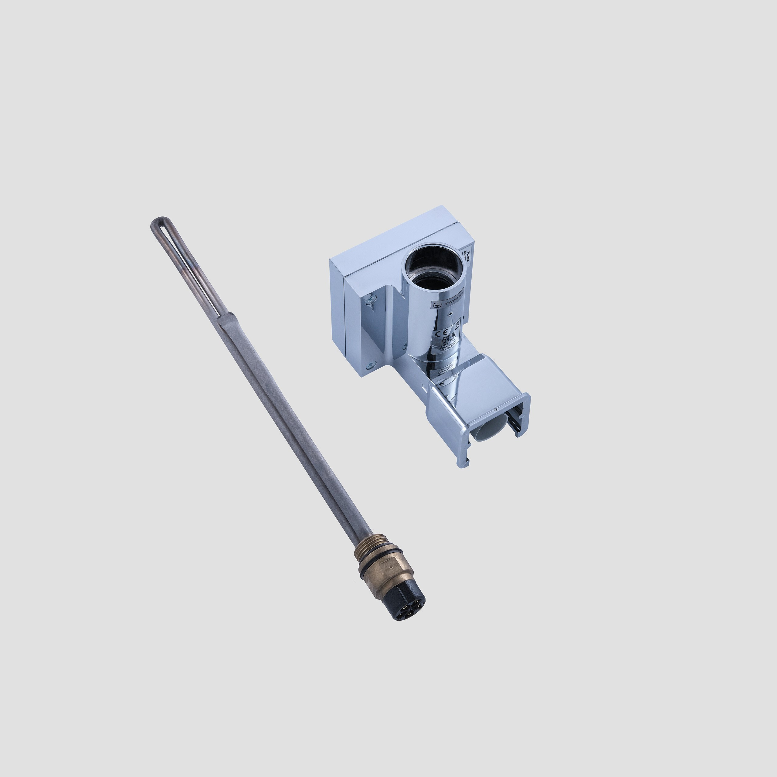 Предметные фотографии регуляторов и нагревателей для отопительных приборов