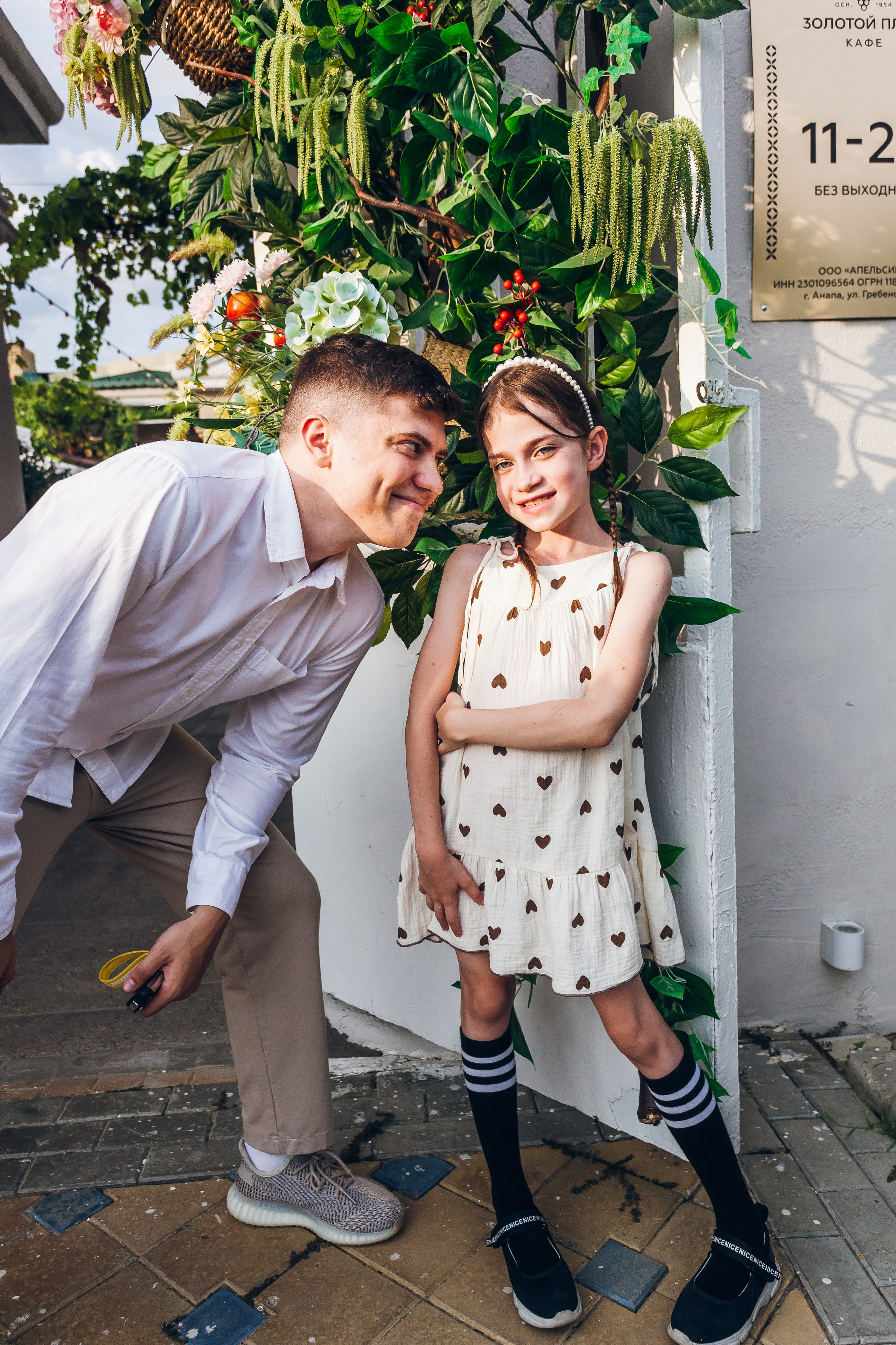 День рождение в уютном ресторане. Фотограф Денис Денисов