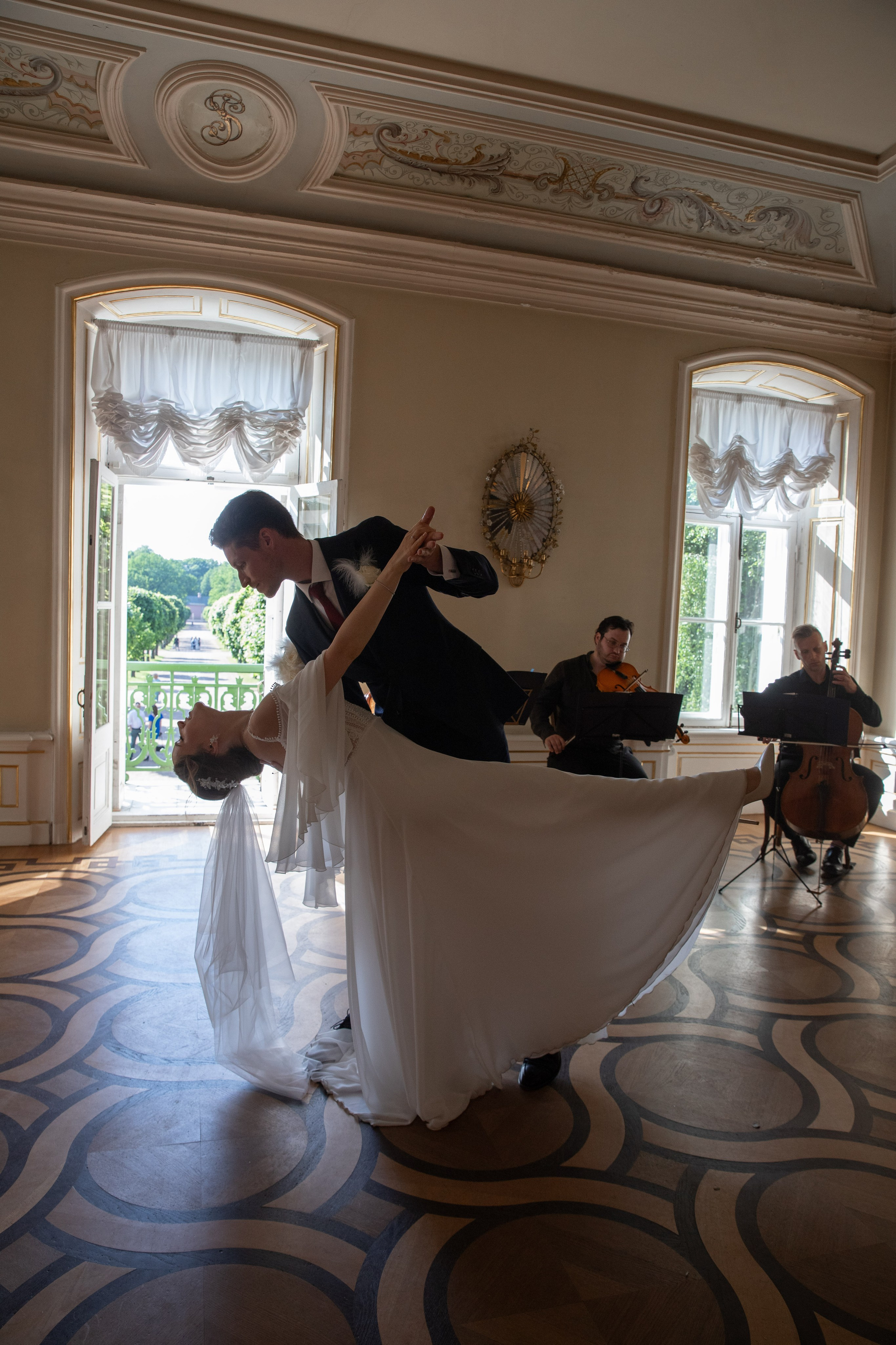 Летняя свадьба в Кусково. Свадебный и портретный фотограф в Москве Мария Кравченко