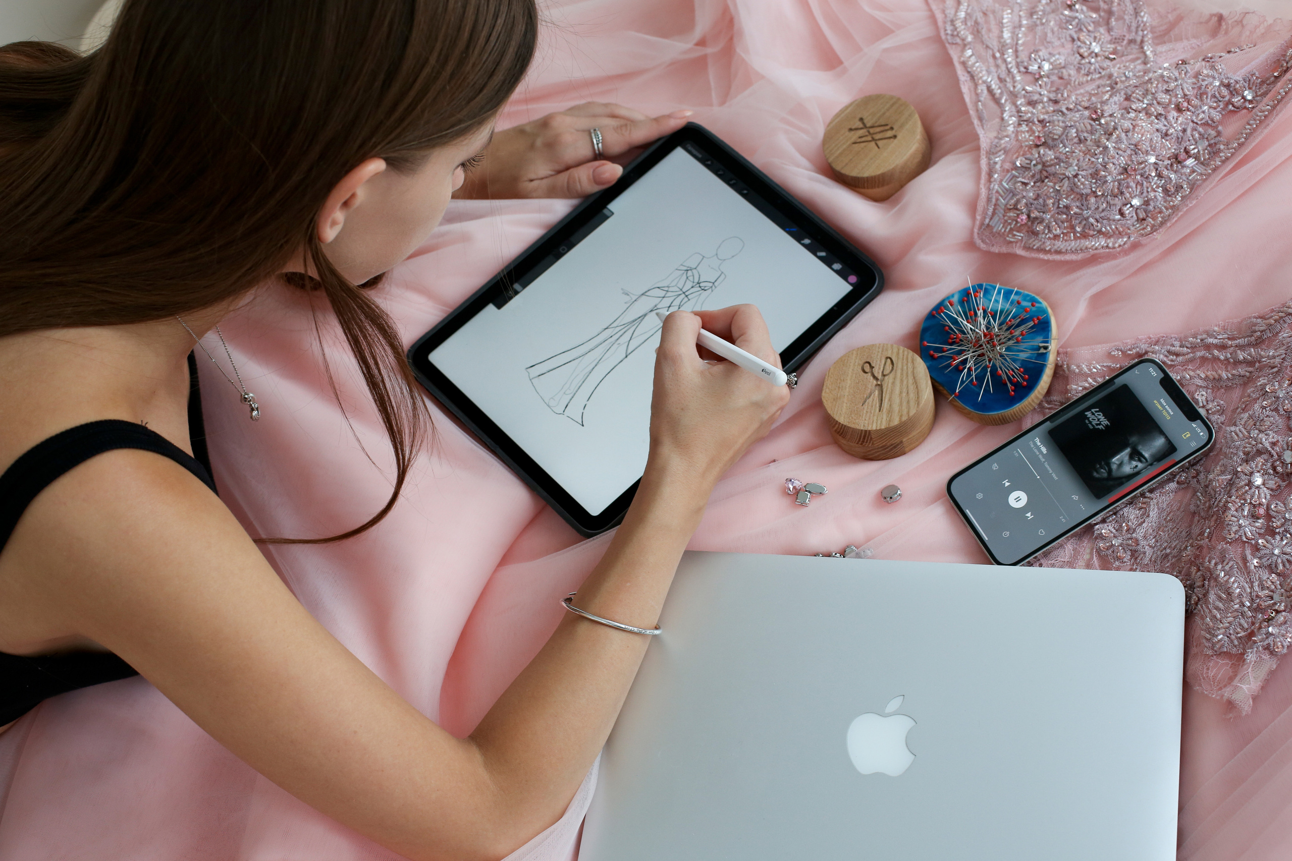 Дизайнер шоу платьев. Контент фотограф и видеооператор для бизнеса в Москве и Калуге