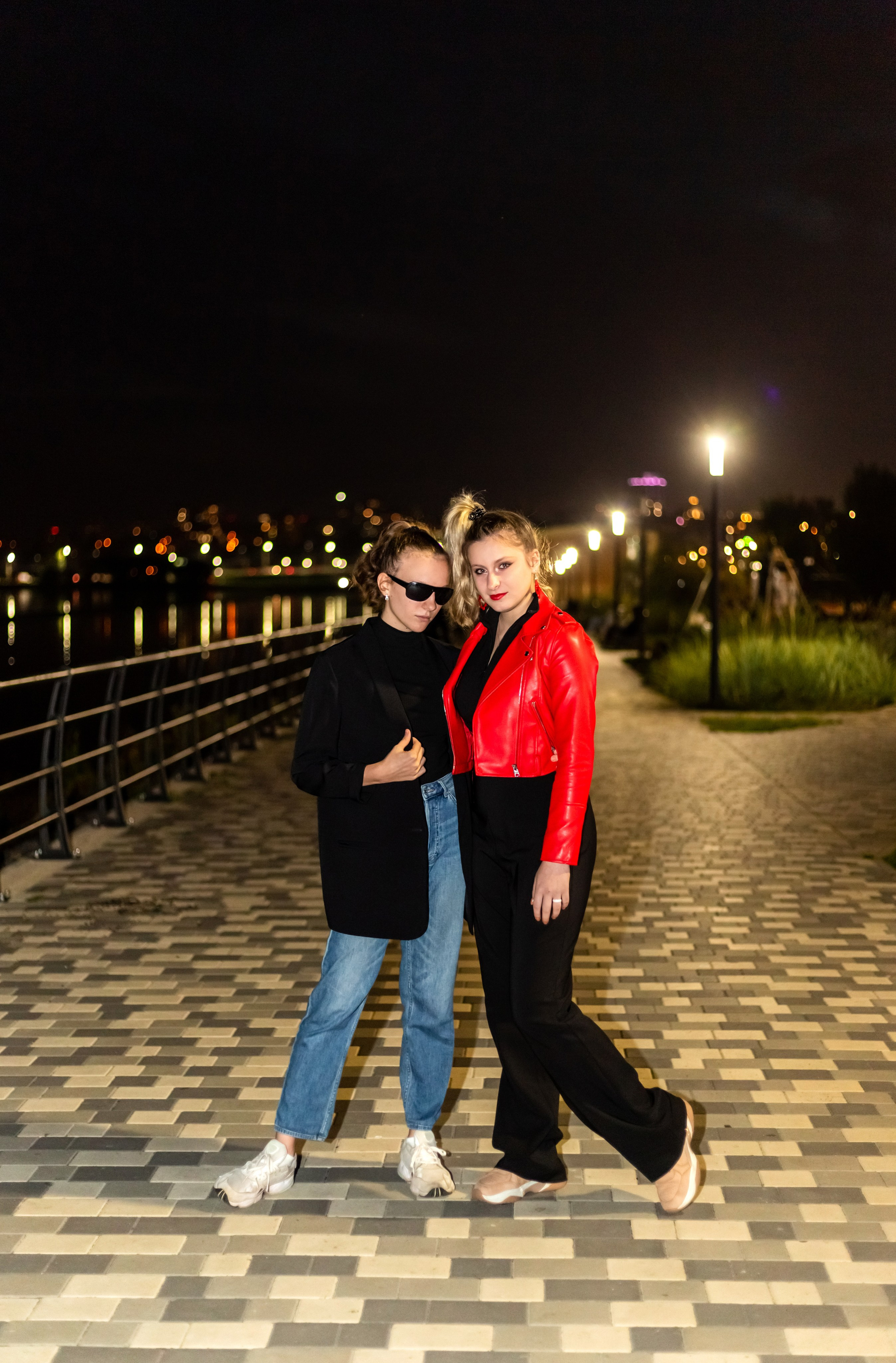 Вечерняя съемка в стиле 90-х. 11А — школа 9. Выпускные альбомы Воронеж от Веры Соколовой