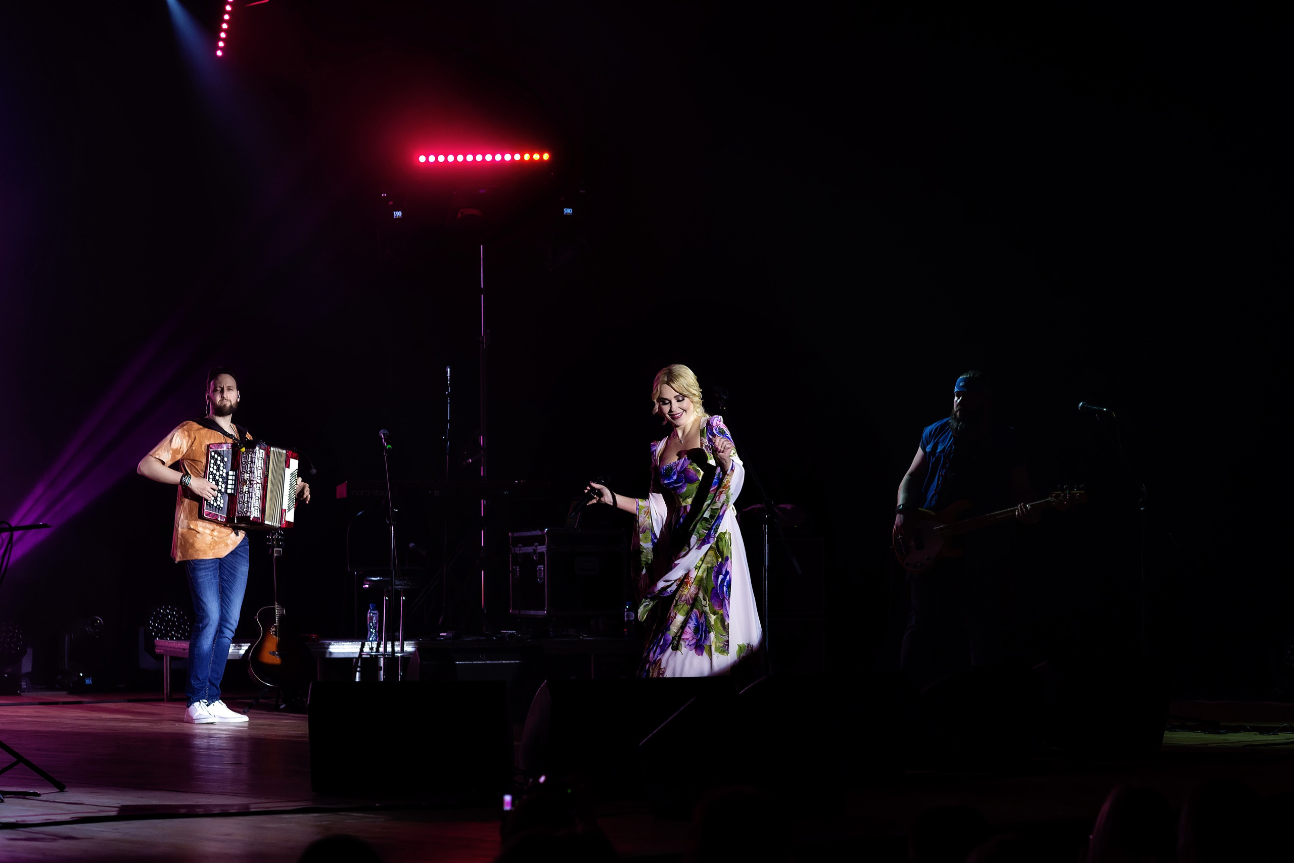 Концерт Пелагеи. Школьный, фэшн фотограф в Тюмени и в России Ирина Королева