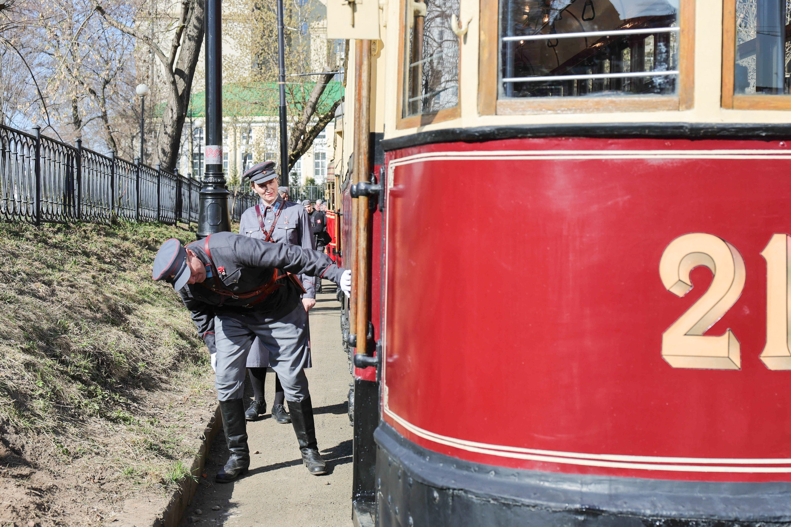 Парад трамваев. Репортажный, архитектурный, театральный и файн-арт фотограф Лена Мельникова в Москве