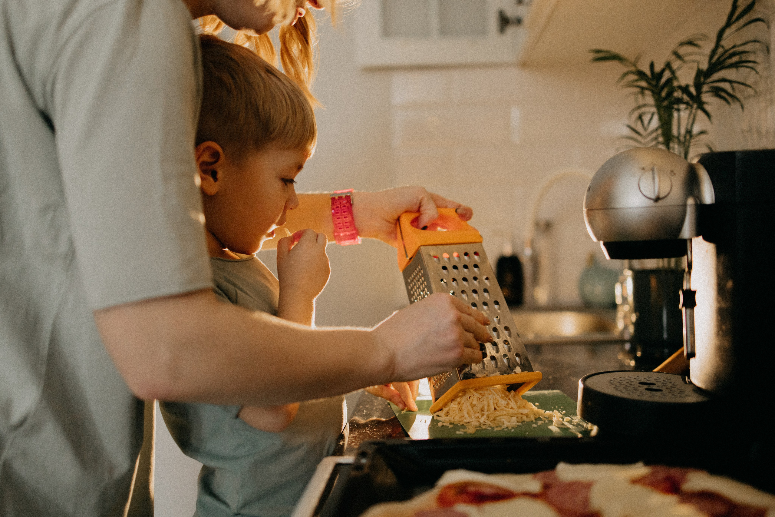 Пицца. Женя. Огоньки. Фотограф Настя Леонова