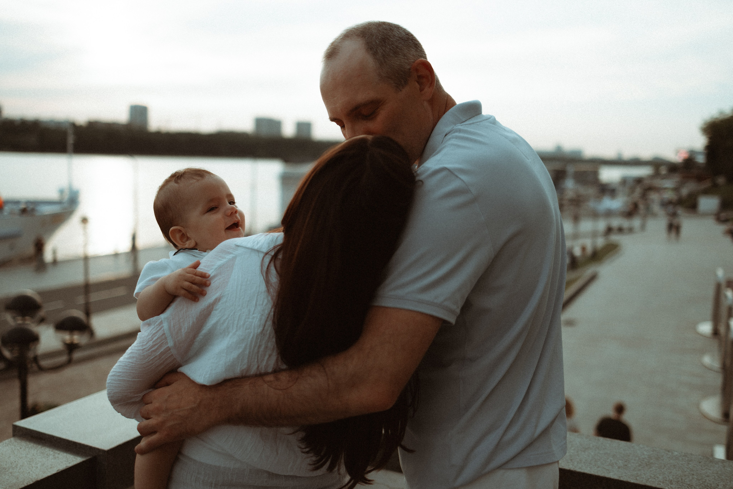Прогулочная семейная фотосессия на Речном вокзале. Семейный фотограф в Москве и Люберцах Юлия Гуськова