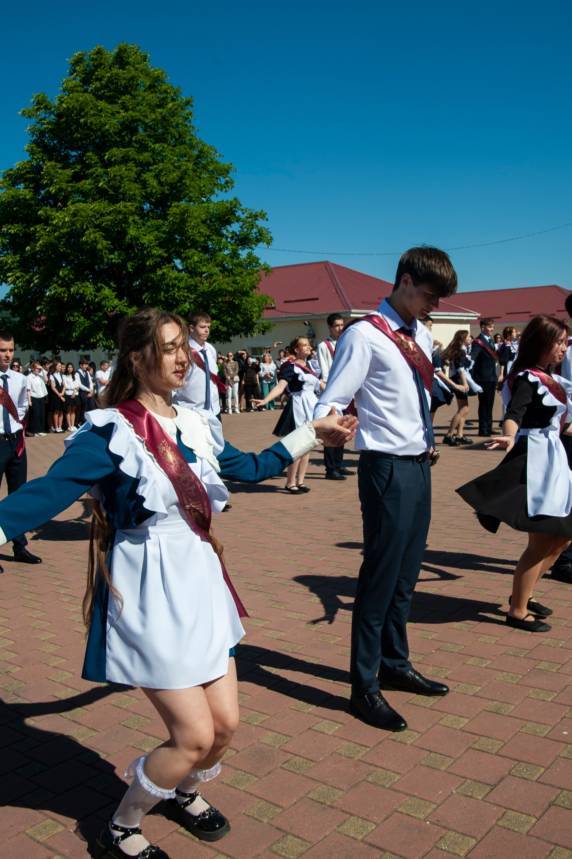 Последний Звонок МАОУ СОШ № 17 им. Эдуарда Есаяна — Архипо-Осиповка. Свадебный и семейный фотограф Денис Лукьянов в Краснодаре, Краснодарском крае и Республике Крым