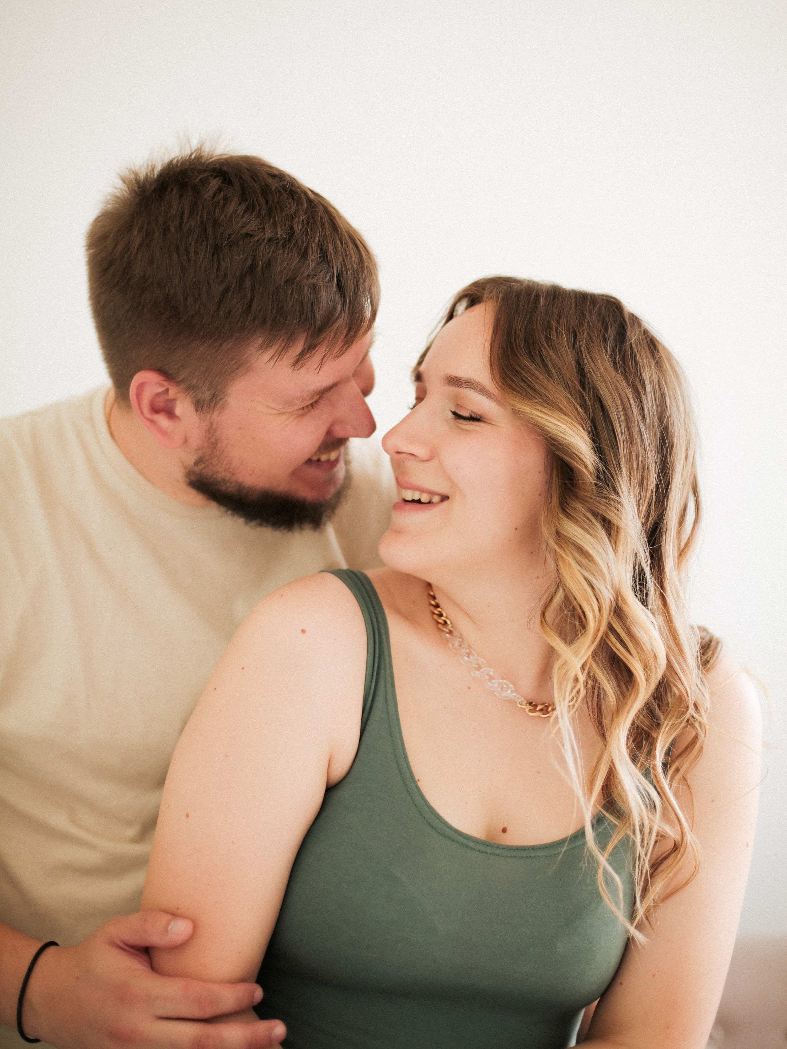 Владимир и Владлена. Фотограф Julia Milton | Портреты, съемки для маркетплейсов, лавстори, съёмка беременности в Санкт-Петербурге. Обучение фотографии в Спб очно