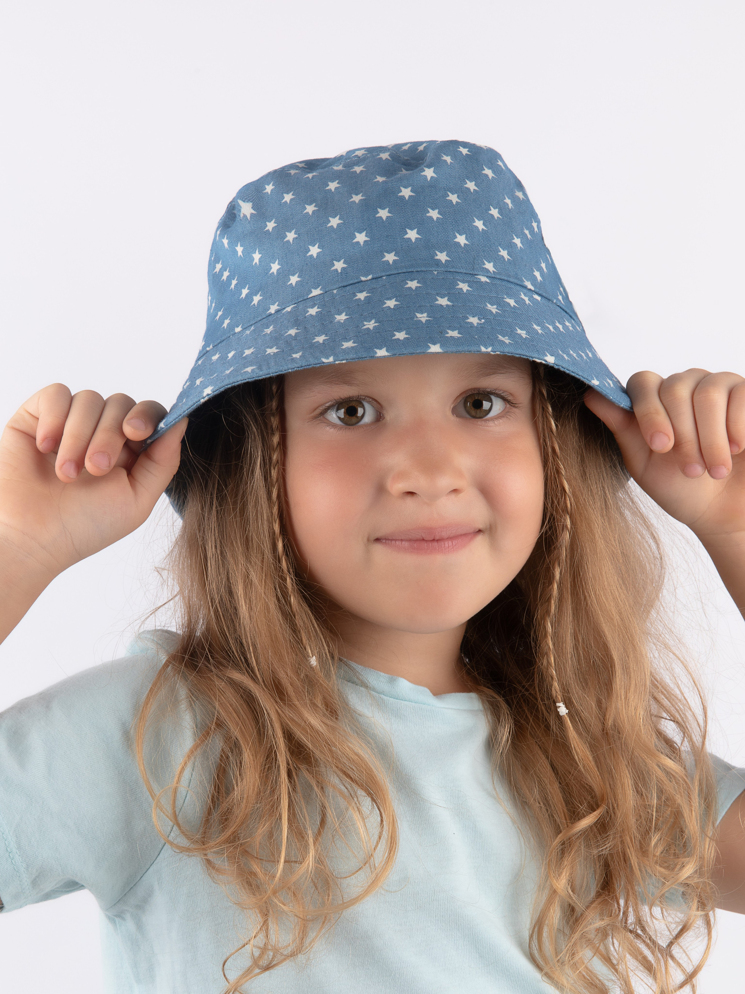 Детские панамки. Фотостудия предметной и модельной съёмки для маркетплейсов