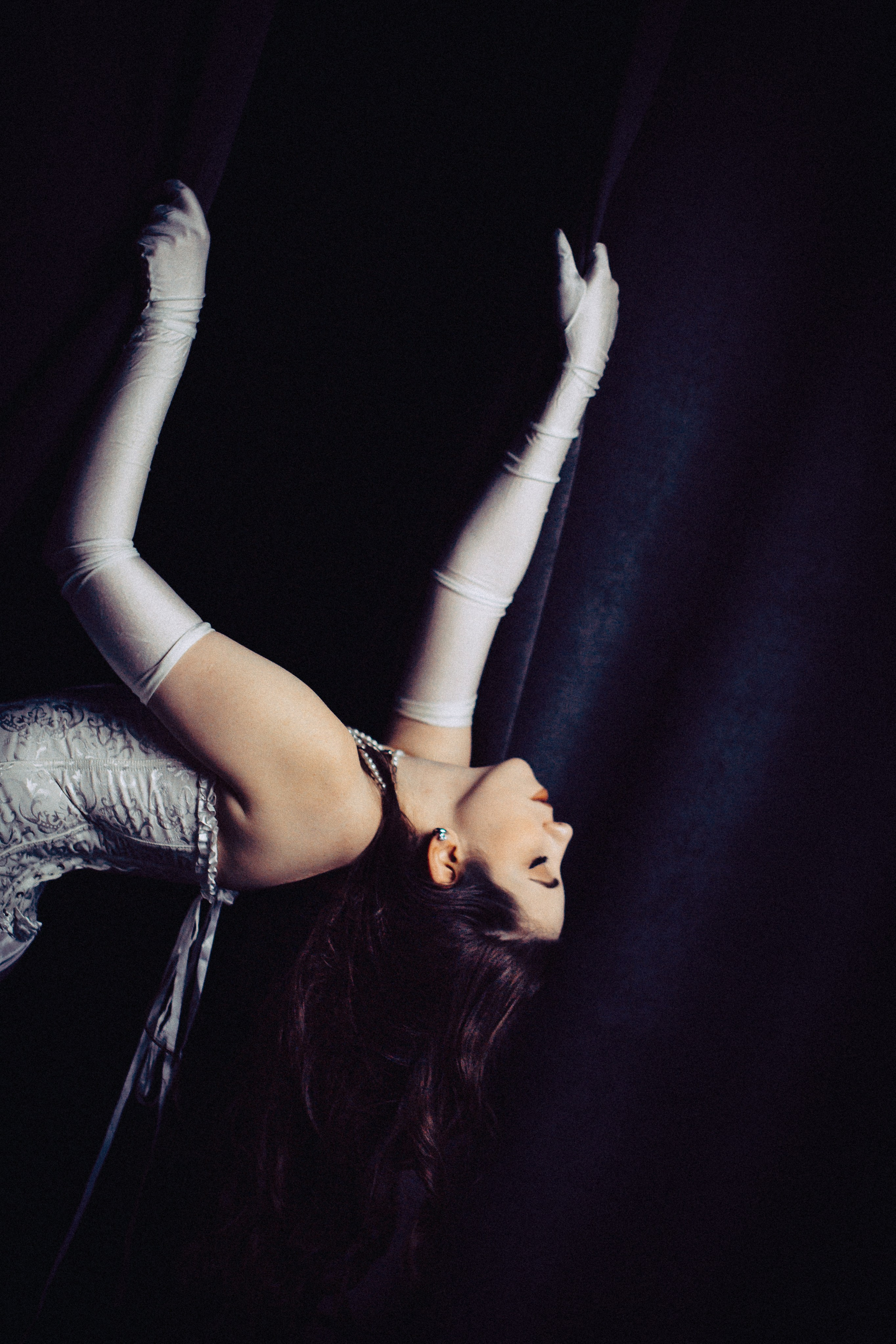 Танцуй. Сюрреализм. Чувственность. Арт-фотограф Крис Л. в Тобольске: портрет, семейные, свадьбы