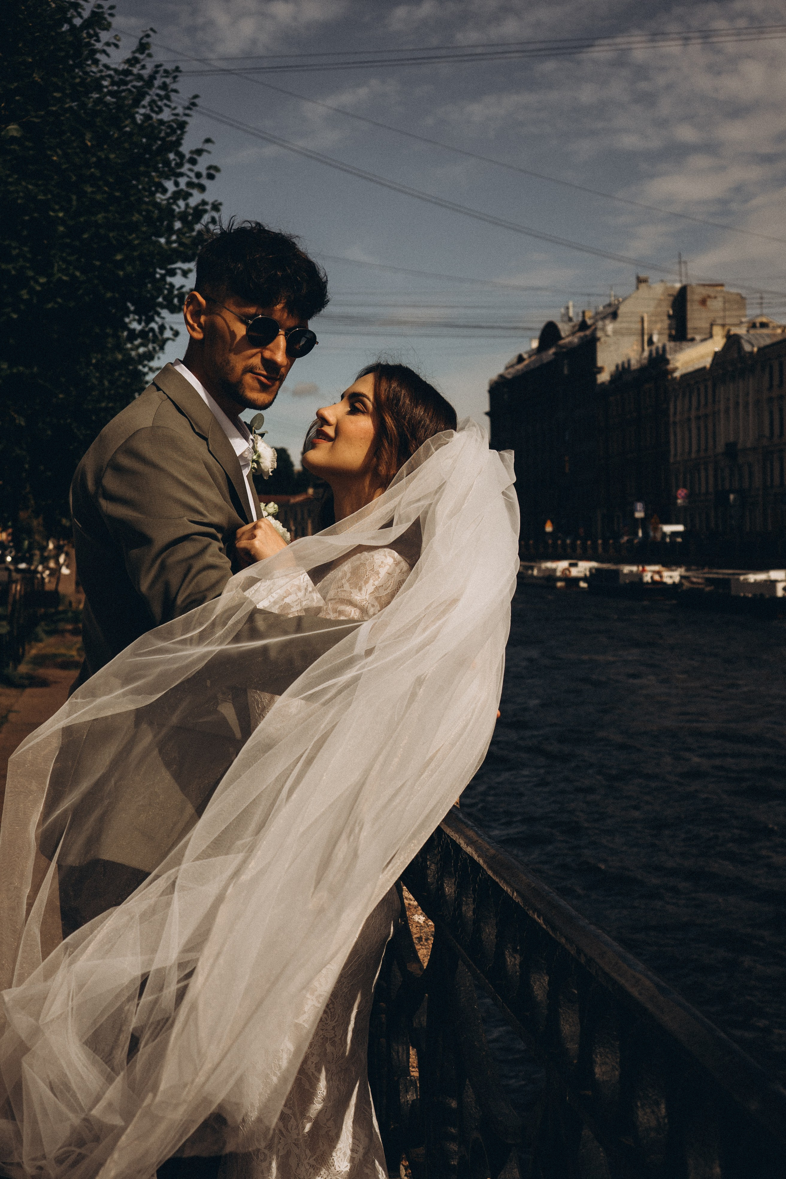 СВАДЕБНАЯ ПРОГУЛКА ВОЗЕ ИСАИКЕВСКОГО СОБОРА АСТОРИИ И ЗАКОНОДАЛЕТНОГО СОБРАНИЯ. Профессиональный фотограф, Санкт-Петербург — Виктория Богомолова