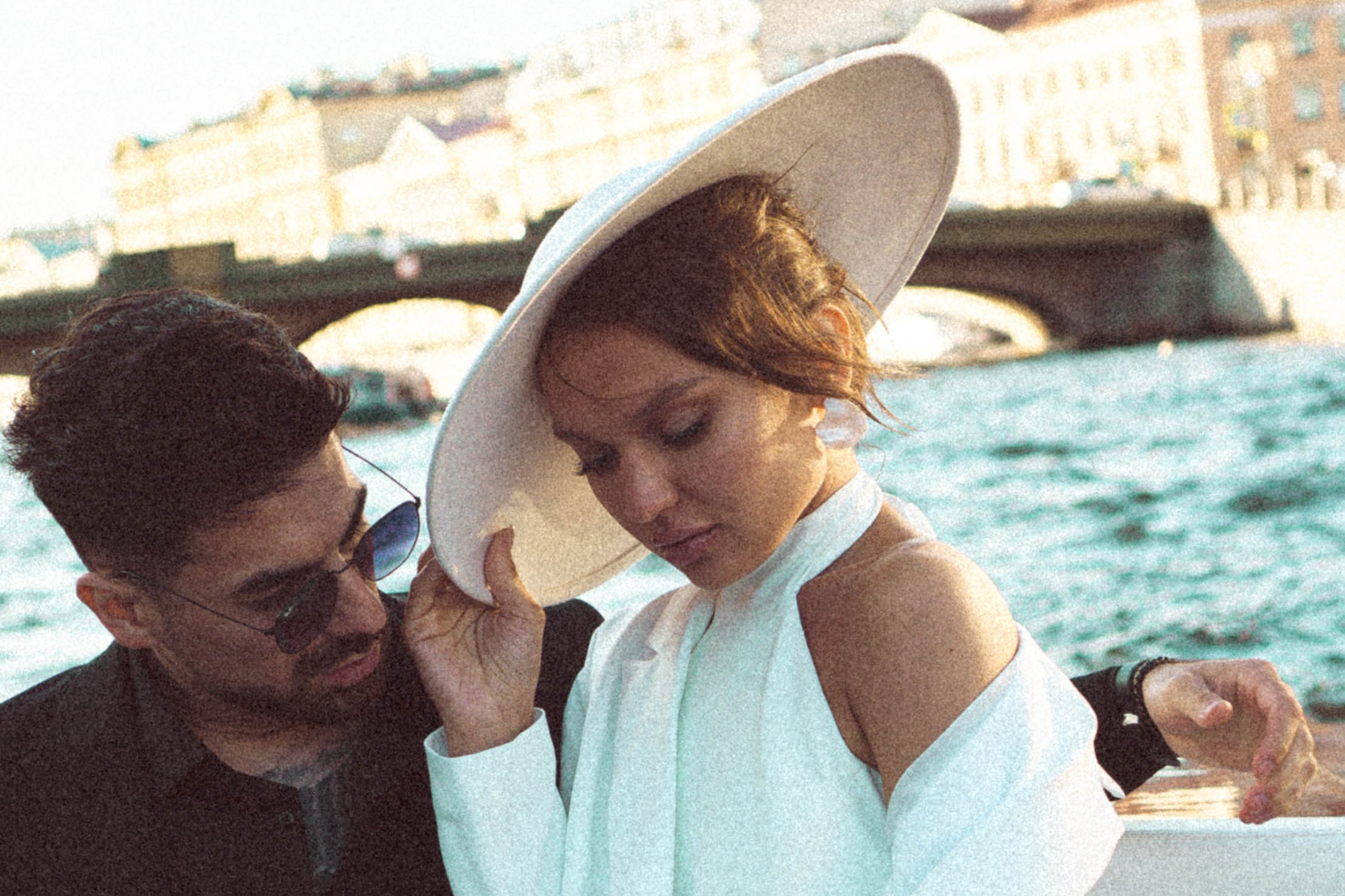 СВАДЕНБНАЯ СЬЕМКА НА КАТЕРЕ ПО КАНАЛАМ САНКТ-ПЕТЕРБУРГА И В АКВАТОРИИ НЕВЫ. Профессиональный фотограф, Санкт-Петербург — Виктория Богомолова