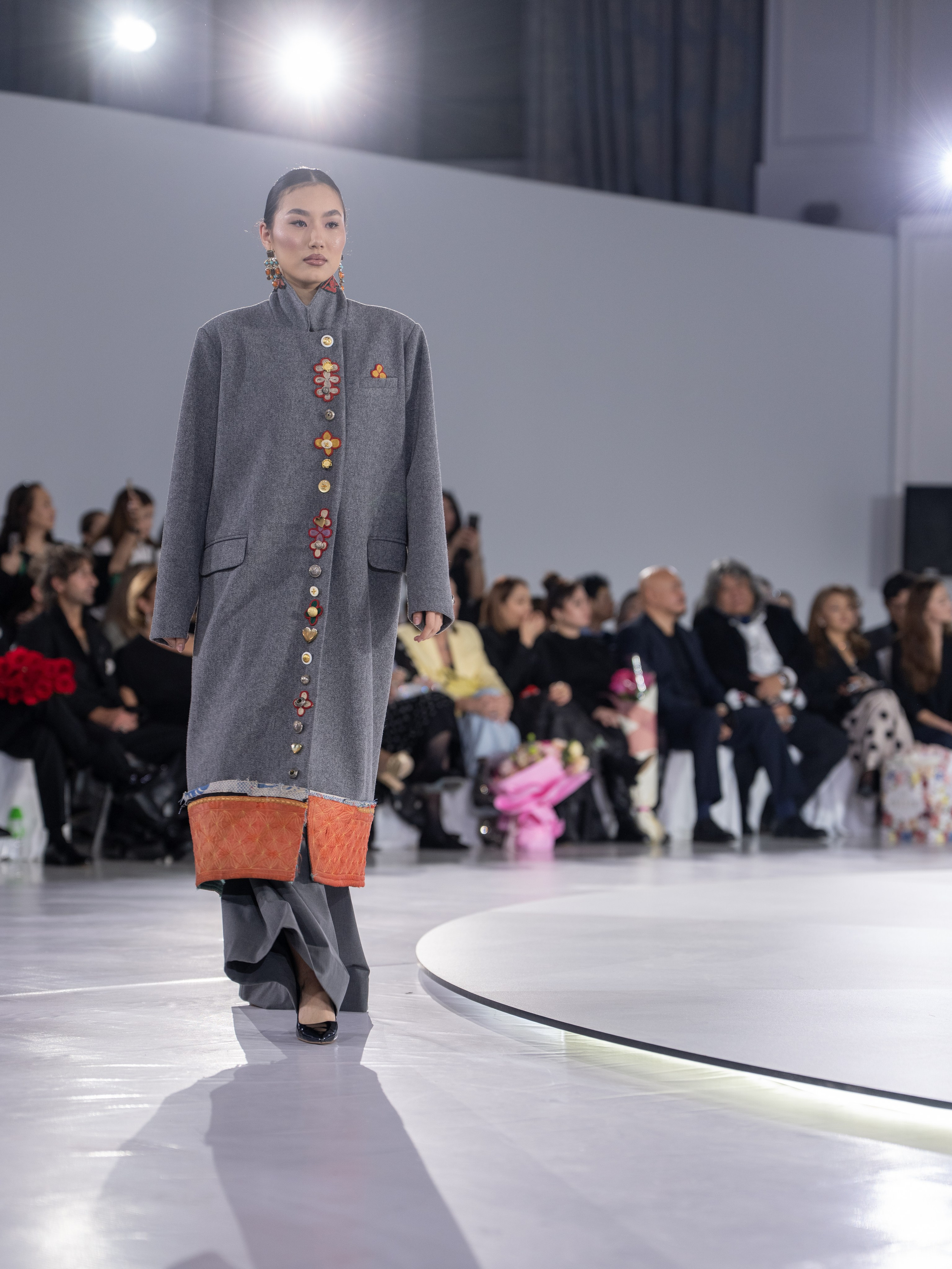 Дизайнер Aida Kaumenova. Сайт Алматинского НЮ АРТ, будуар и фэшн фотографа Дениса Карпенко