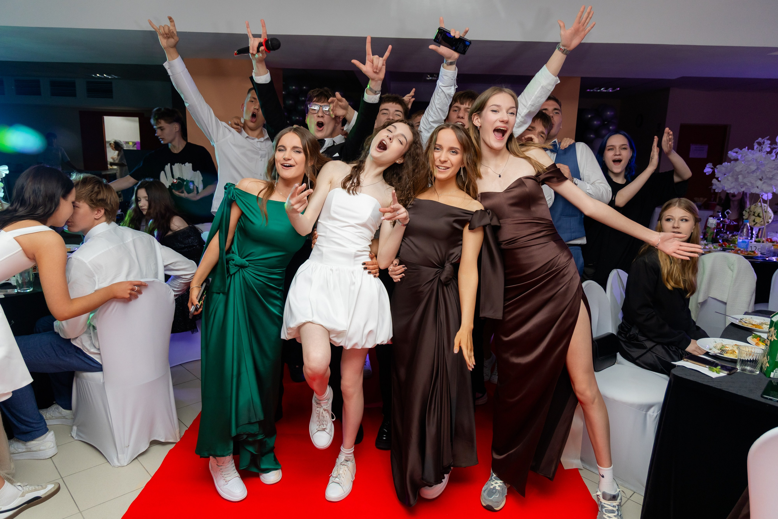 Школьный выпускной 2025 год в Минске, Беларуси. Свадебный фотограф в Минске/Беларуси Сергей Спиридонов