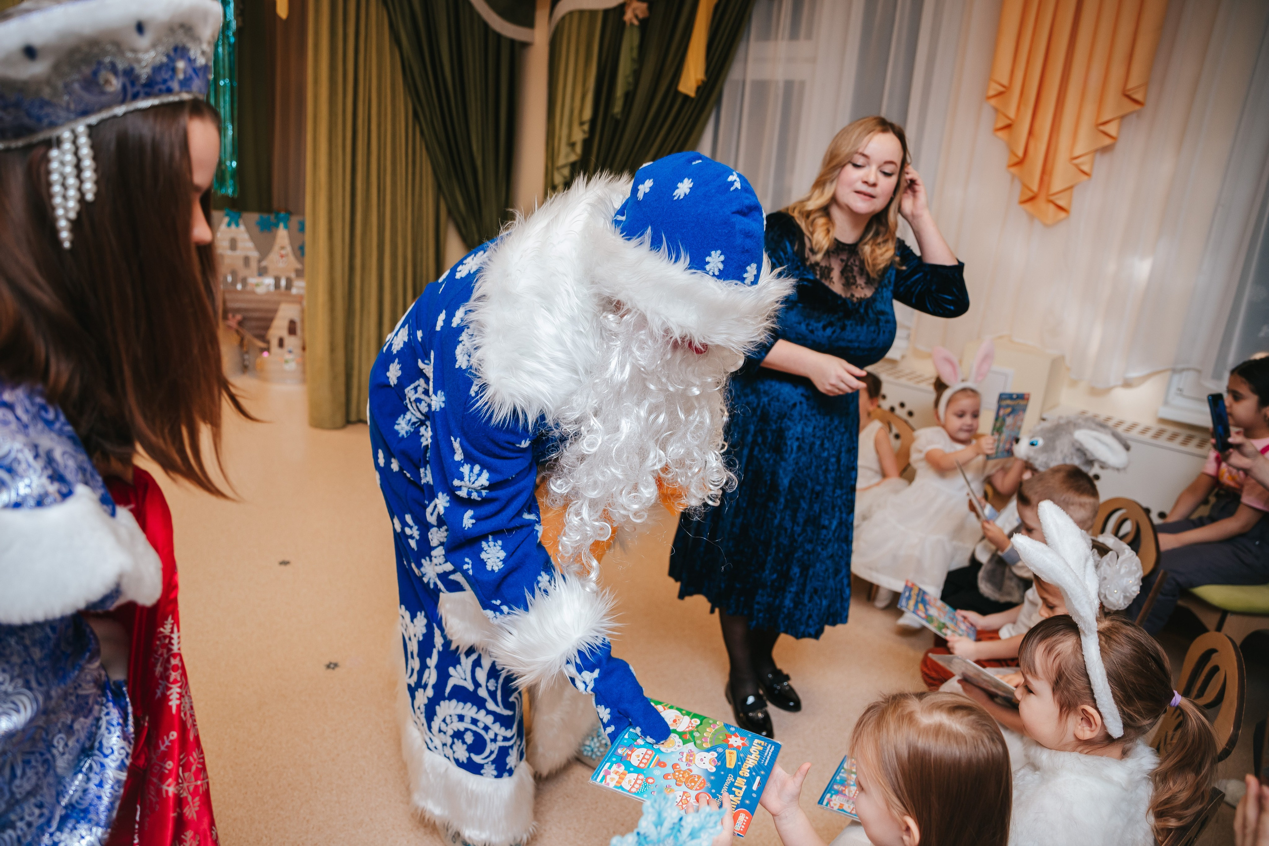 Новогодний утренник в младшей группе. Семейный lifestyle фотограф в Санкт-Петербурге Людмила Пахомова