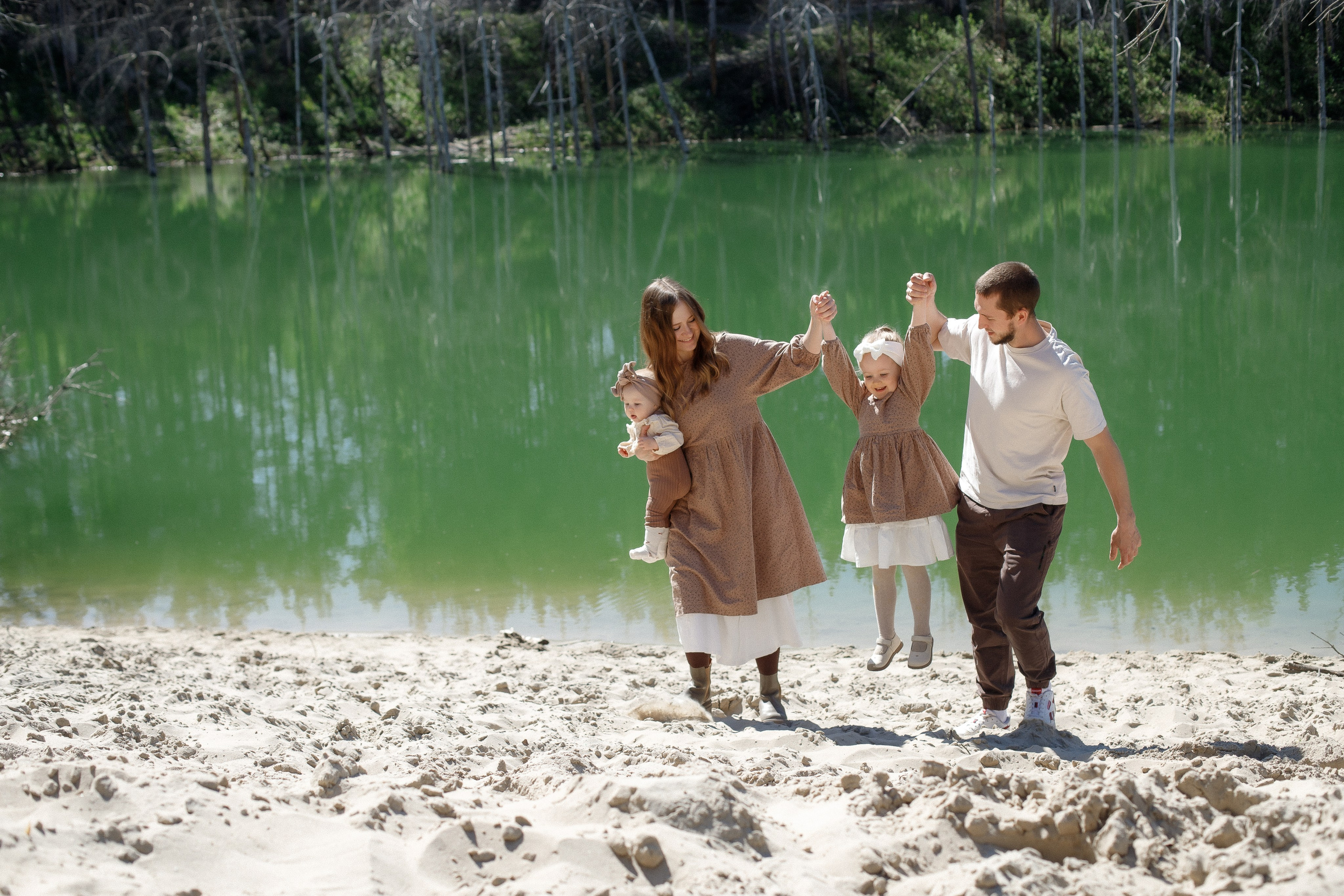 Семейная съемка на карьере. Фотограф Карпачан Анастасия