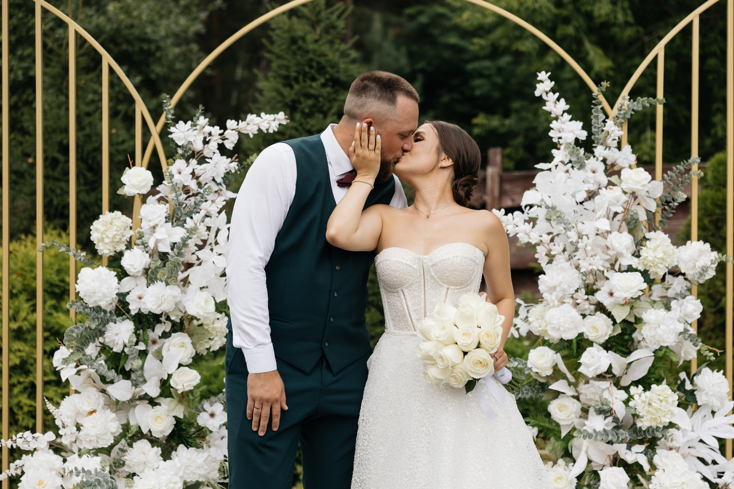 Свадебная история. Лесной Виладж. Свадебный и семейный фотограф Рассказова Виктория