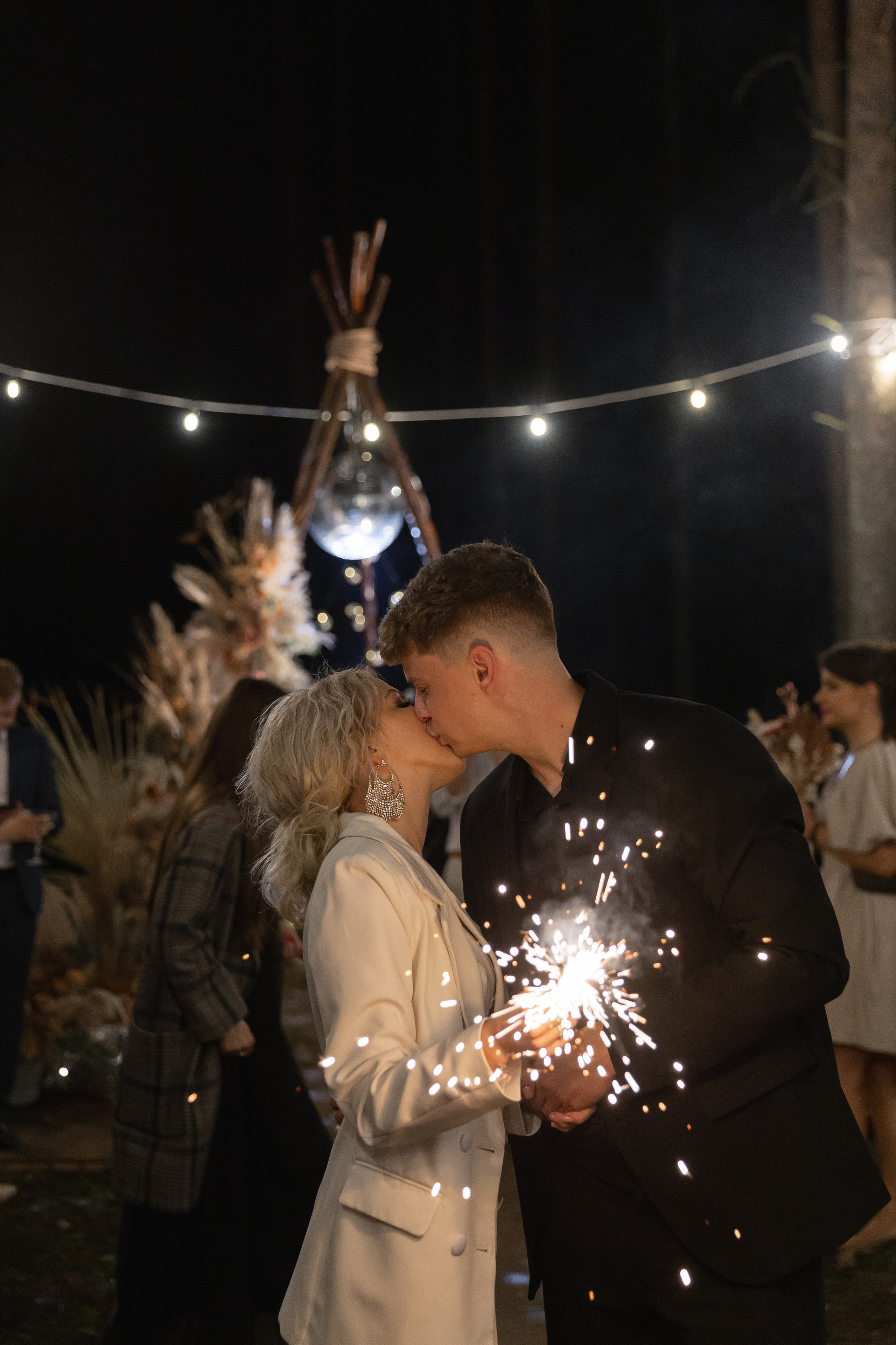 Не женюсь я, не женюсь!. Э Т О М Ы