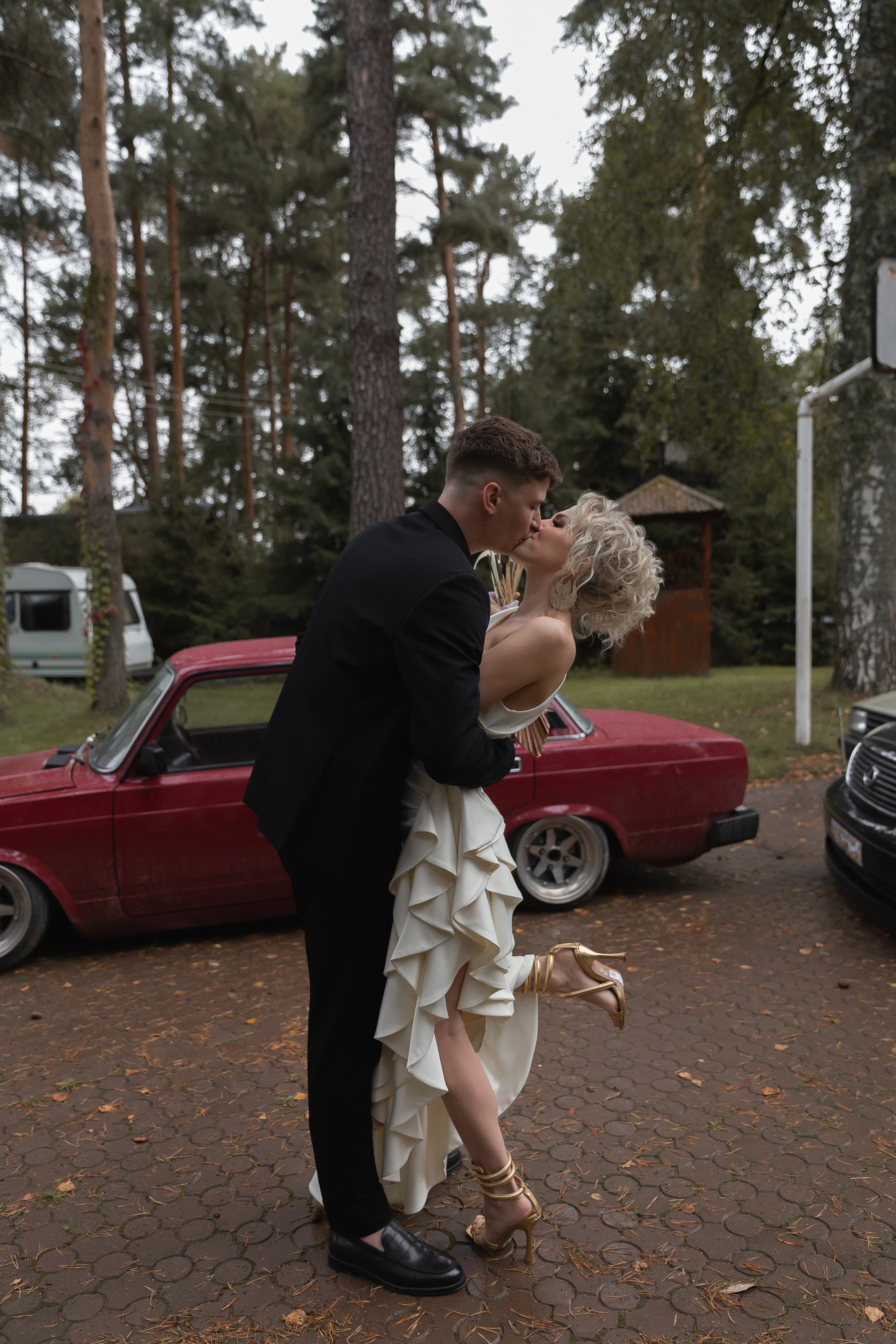 Не женюсь я, не женюсь!. Э Т О М Ы