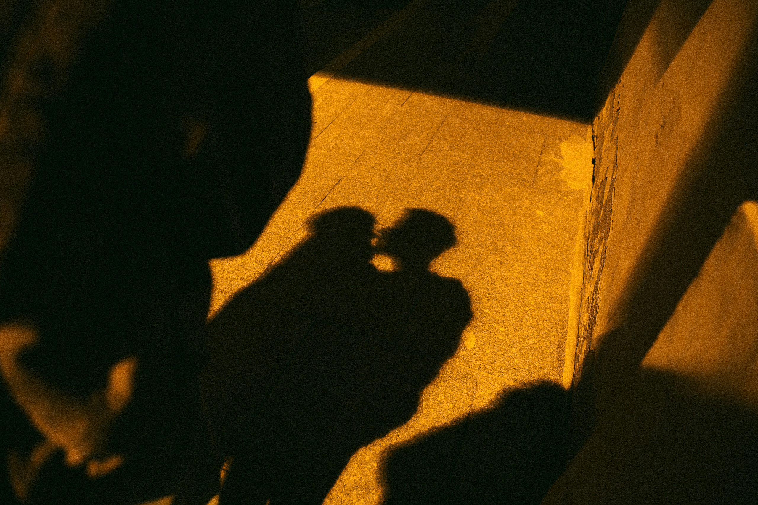 Навсегда юность, навсегда смерть. Э Т О М Ы