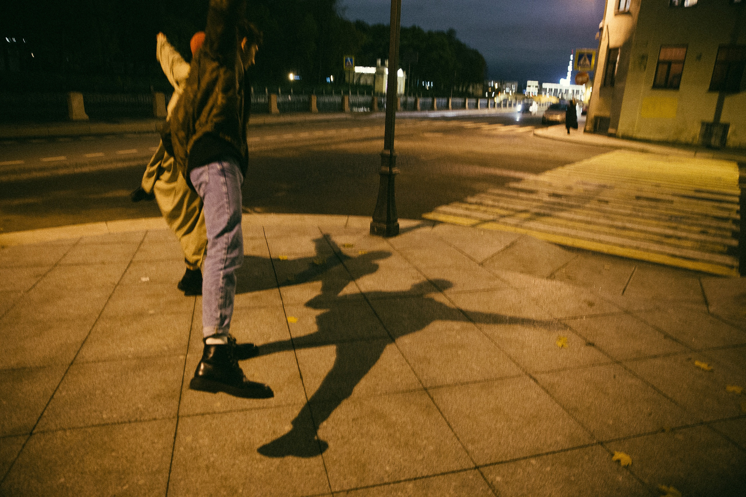 Навсегда юность, навсегда смерть. Э Т О М Ы