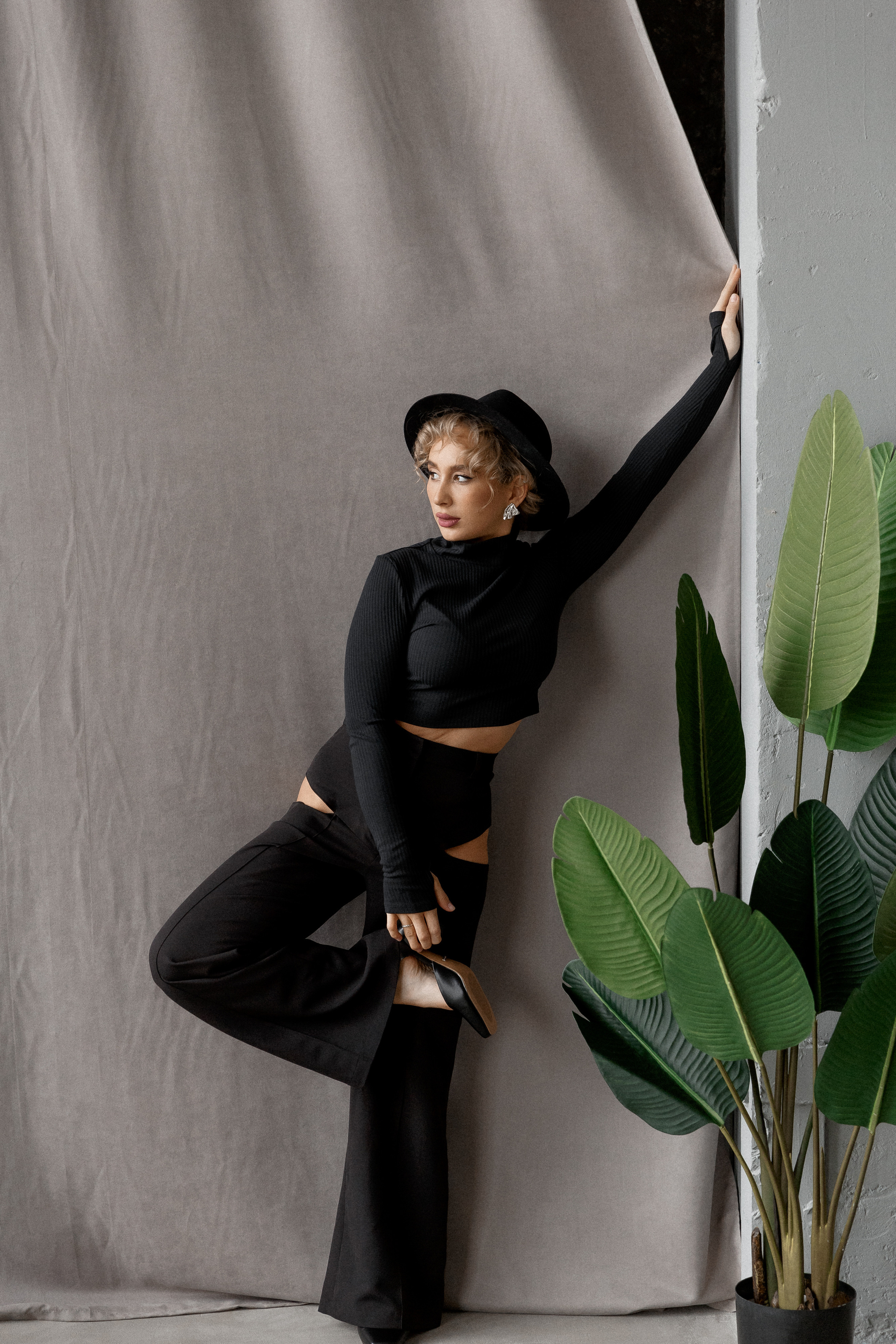 TANYA. Э Т О М Ы