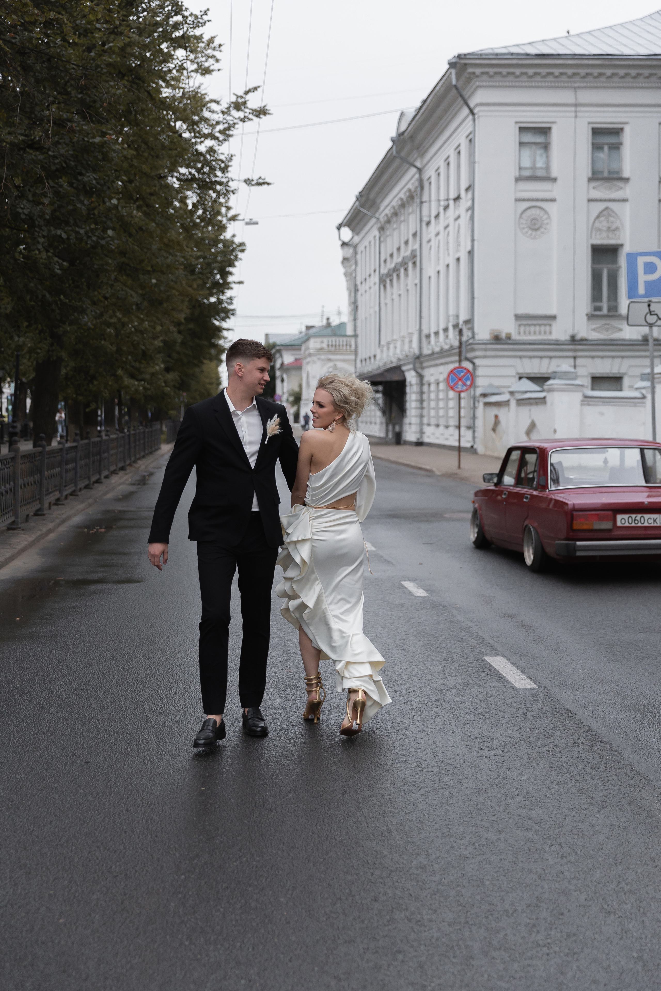 Не женюсь я, не женюсь!. Э Т О М Ы