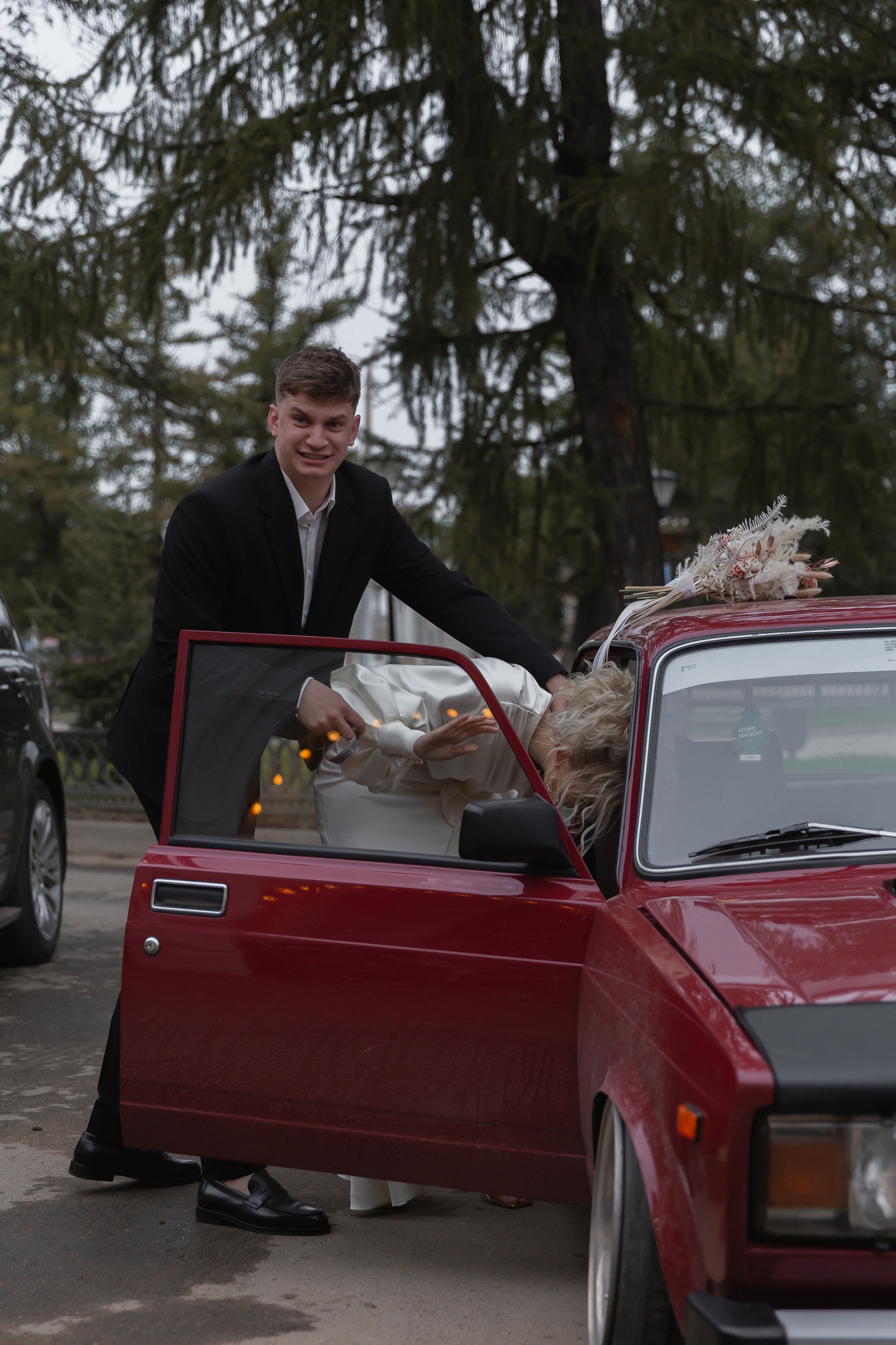 Не женюсь я, не женюсь!. Э Т О М Ы