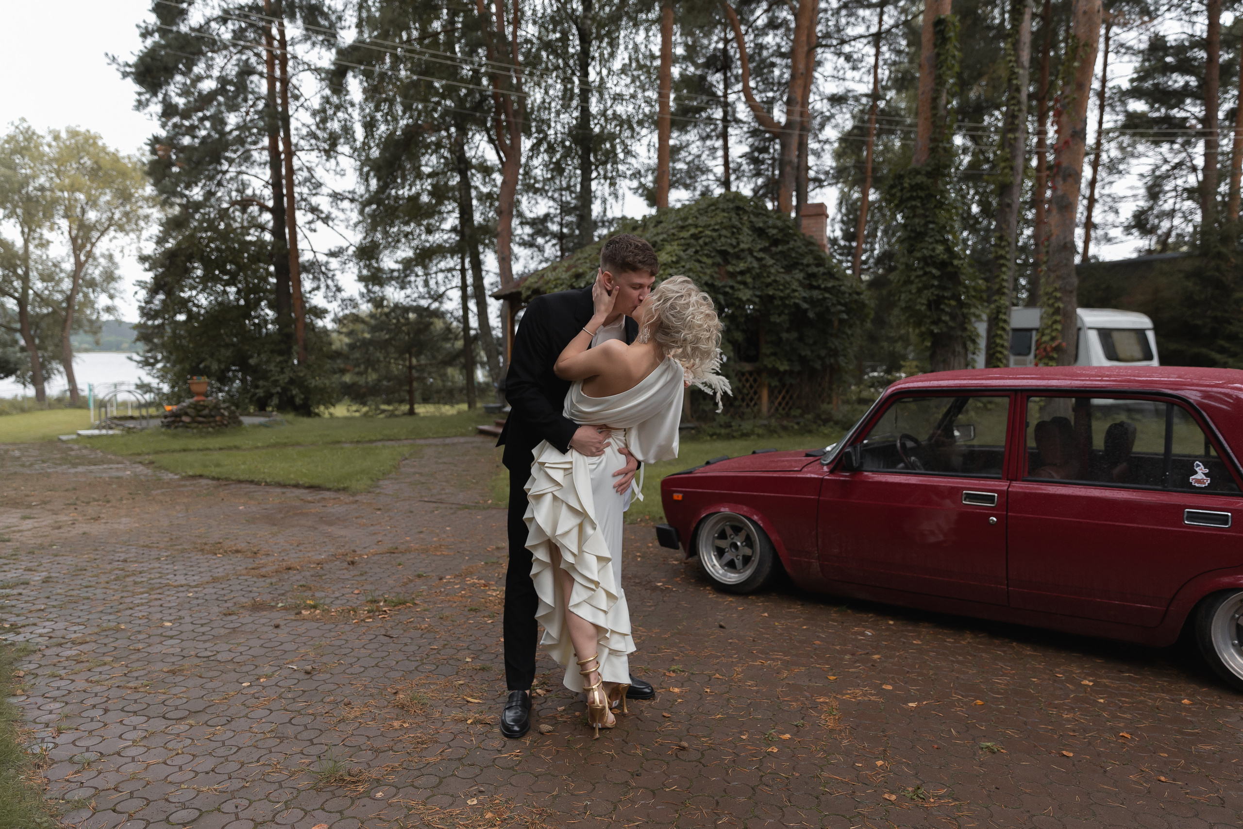 Не женюсь я, не женюсь!. Э Т О М Ы